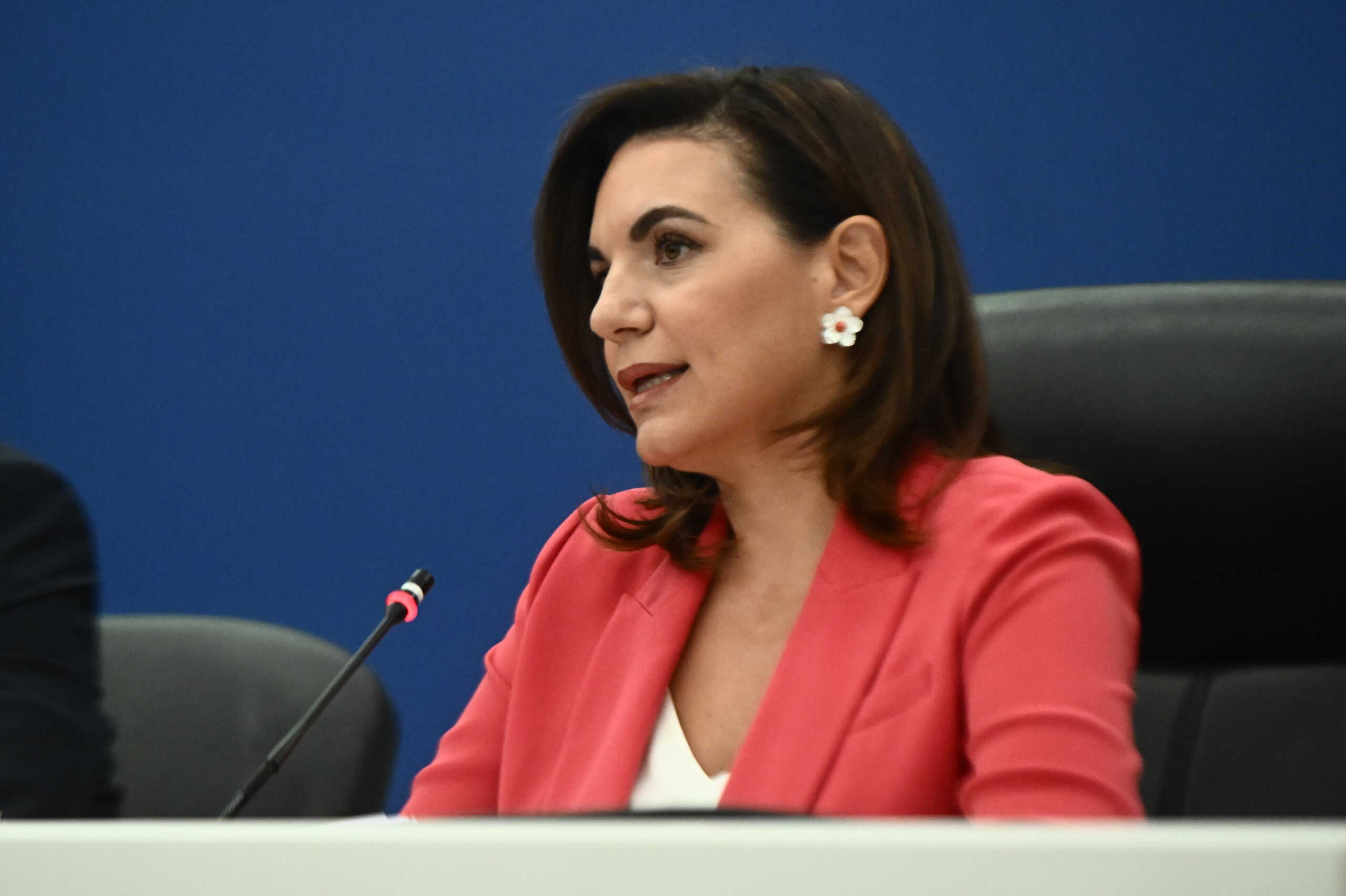 Διυπουργική συνέντευξη τύπου, με θέμα την "Εξειδίκευση μέτρων στήριξης της επιχειρηματικότητας και της παραγωγικότητας των επιχειρήσεων στον πρωτογενή τομέα, στην μεταποίηση και στον τουρισμό", Δευτέρα 16 Σεπτεμβρίου 2024. Τα μέτρα εξειδίκευσαν ο υπουργός Εθνικής Οικονομίας και Οικονομικών Κωστής Χατζηδάκης, ο αναπληρωτής υπουργός Εθνικής Οικονομίας και Οικονομικών Νίκος Παπαθανάσης, ο υπουργός Αγροτικής Ανάπτυξης και Τροφίμων Κώστας Τσιάρας, ο υπουργός Ανάπτυξης Τάκης Θεοδωρικάκος και η υπουργός Τουρισμού Όλγα Κεφαλογιάννη. 
(ΚΩΣΤΑΣ ΤΖΟΥΜΑΣ