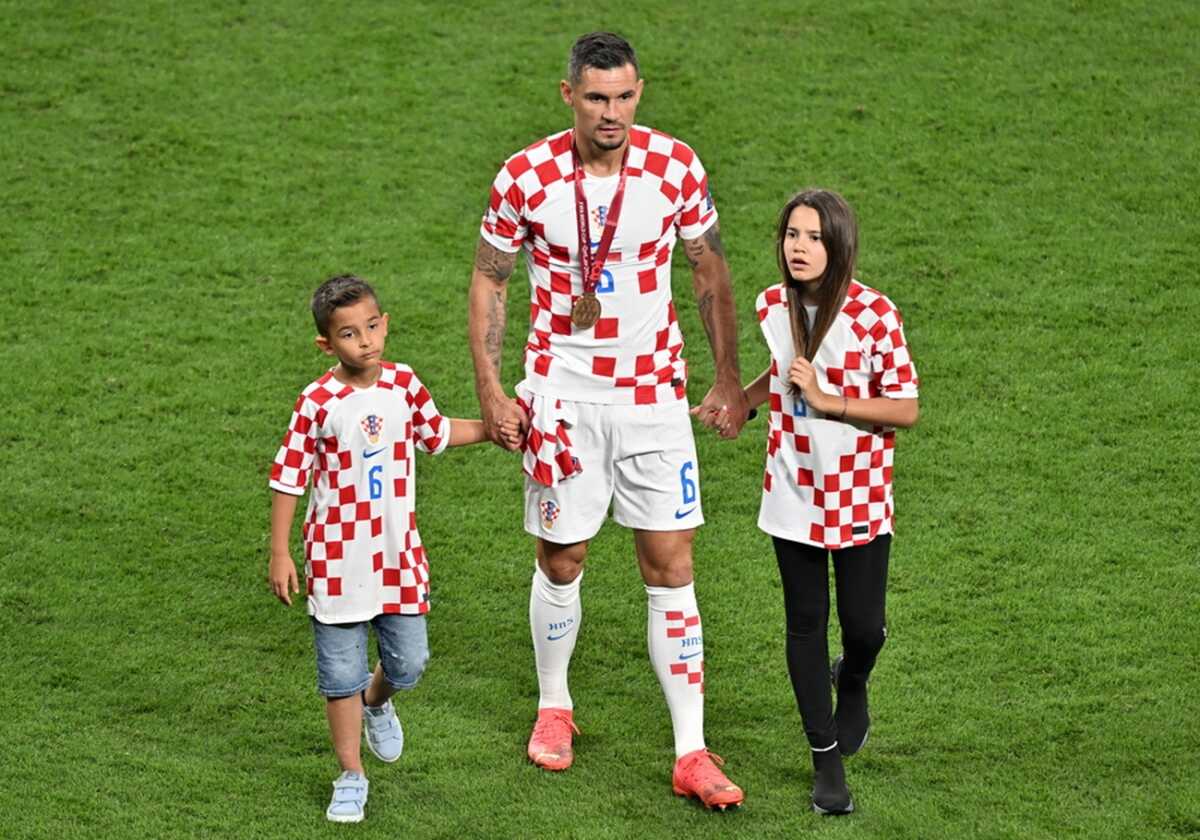 epa10370605 Dejan Lovren of Croatia (C) reacts with his children after the FIFA World Cup 2022 third place soccer match between Croatia and Morocco at Khalifa International Stadium in Doha, Qatar, 17 December 2022.  EPA