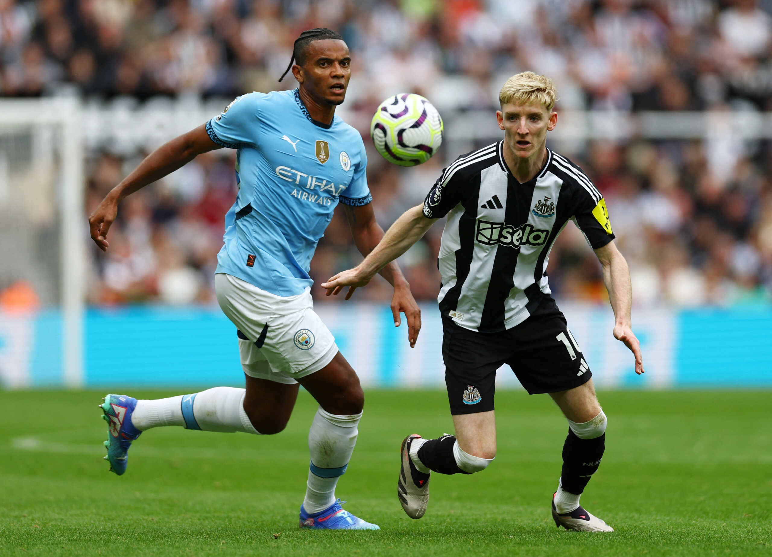 Soccer Football - Premier League - Newcastle United v Manchester City - St James' Park, Newcastle, Britain - September 28, 2024 Manchester City's Manuel Akanji in action with Newcastle United's Anthony Gordon Action Images via Reuters
