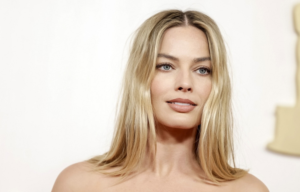 epa11212826 Margot Robbie arrives for the 96th annual Academy Awards ceremony at the Dolby Theatre in the Hollywood neighborhood of Los Angeles, California, USA, 10 March 2024. The Oscars are presented for outstanding individual or collective efforts in filmmaking in 23 categories.  EPA