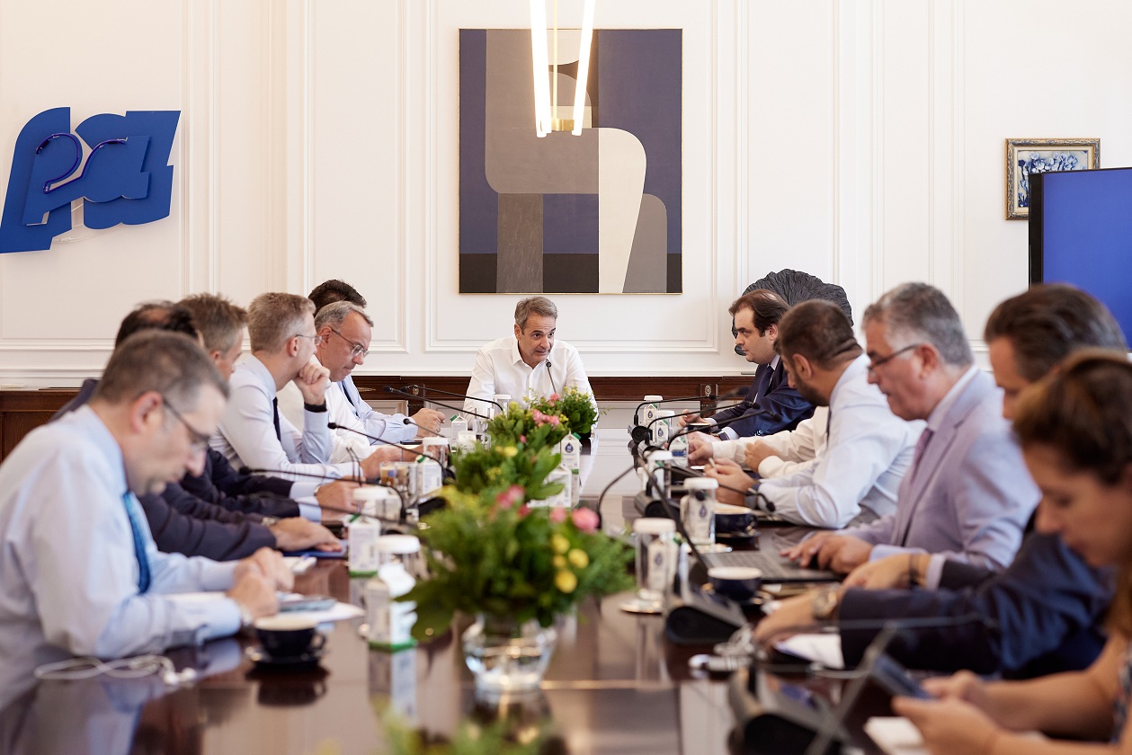 Ο Πρωθυπουργός Κυριάκος Μητσοτάκης προήδρευσε σήμερα στην πρώτη διυπουργική σύσκεψη με αντικείμενο την υλοποίηση του προγράμματος «Μαριέττα Γιαννάκου» για την ανακαίνιση σχολικών εγκαταστάσεων Δευτέρα 9 Σεπτεμβρίου 2024  (ΔΗΜΗΤΡΗΣ ΠΑΠΑΜΗΤΣΟΣ
