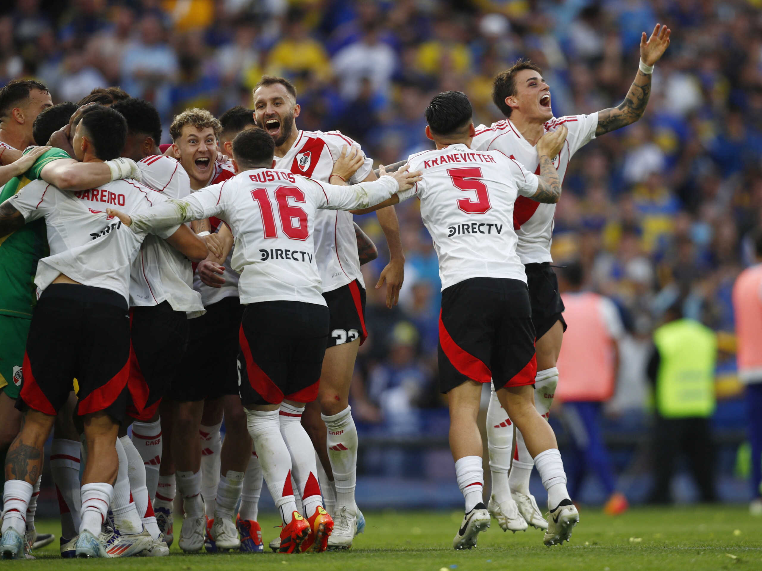 Soccer Football - Argentina Primera Division - Boca Juniors v River Plate - Estadio La Bombonera, Buenos Aires, Argentina - September 21, 2024 River Plate players celebrate after the match REUTERS