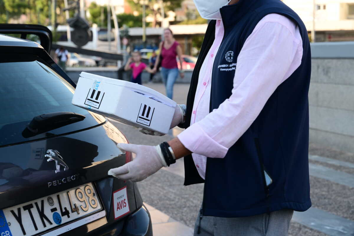 Αγνωστοι έστειλαν ως δώρο γλάστρα με φάκελο που περιείχε ύποπτη σκόνη στον δήμαρχο Περιστερίου, Ανδρέα Παχατουρίδη. Κινητοποιήση της Πυροσβεστικής και της ΕΛΑΣ, για περισυλλογή του φακέλου και έλεγχο του περιεχόμενου του.  Τετάρτη 25 Σεπτεμβρίου 2024  (ΤΑΤΙΑΝΑ ΜΠΟΛΑΡΗ