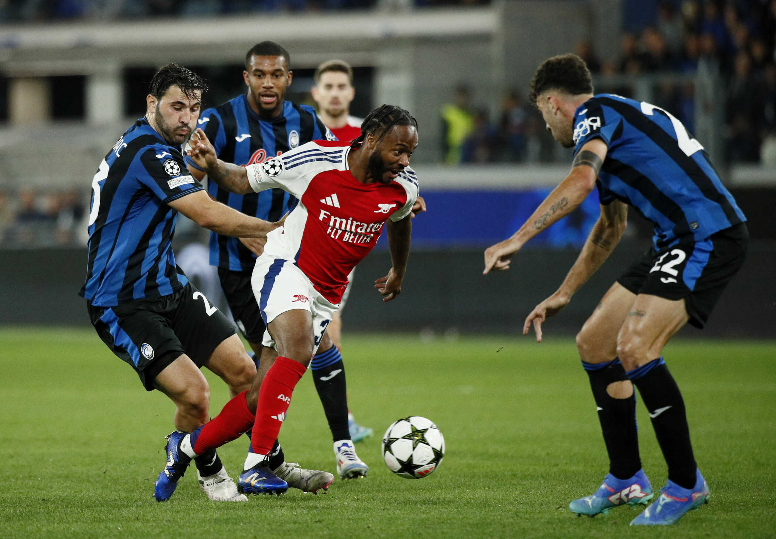 Soccer Football - Champions League - Atalanta v Arsenal - Gewiss Stadium, Bergamo, Italy - September 19, 2024 Arsenal's Raheem Sterling in action with Atalanta's Sead Kolasinac and Matteo Ruggeri REUTERS