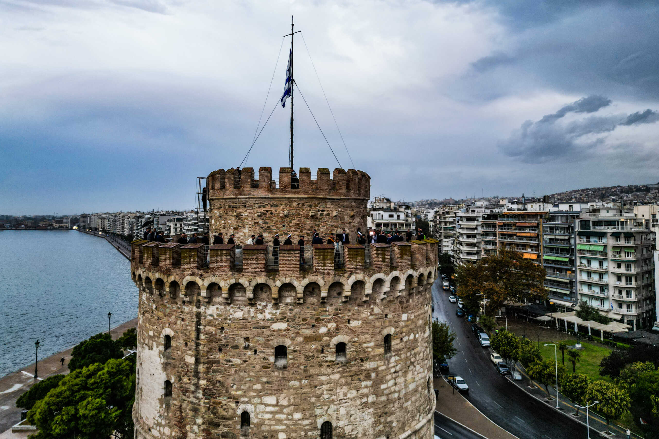 Έπαρση της σημαίας στον Λευκό Πύργο παρουσία της Προέδρου της Δημοκρατίας Κατερίνας Σακελλαρούλου, Πέμπτη 26 Οκτωβρίου 2023. 
(ΘΟΔΩΡΗΣ ΜΑΝΩΛΟΠΟΥΛΟΣ