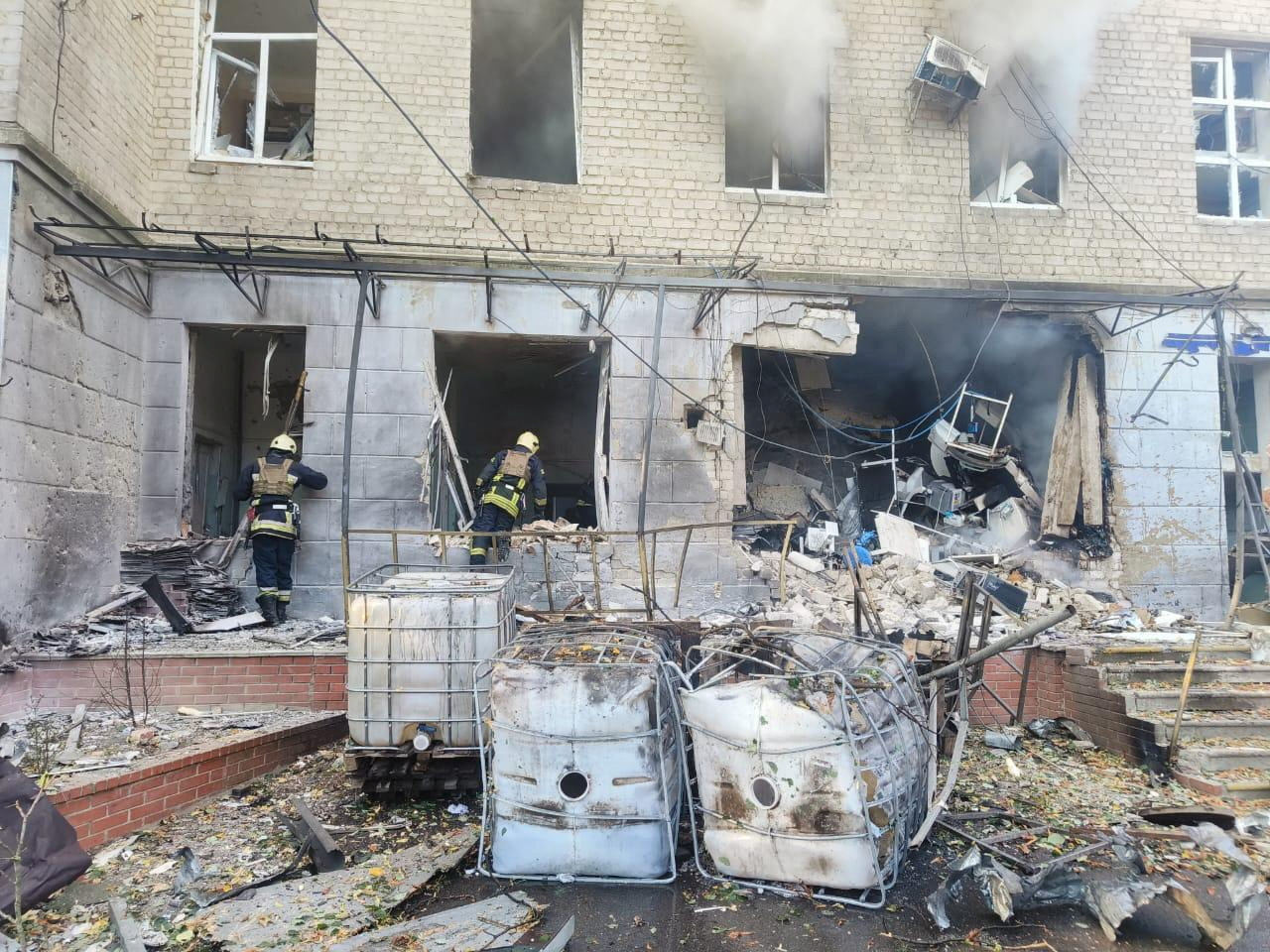 Rescues work at a site of a hospital hit by a Russian kamikaze drone, amid Russia's attack on Ukraine, in Sumy, Ukraine September 28, 2024. Press service of the State Emergency Service of Ukraine