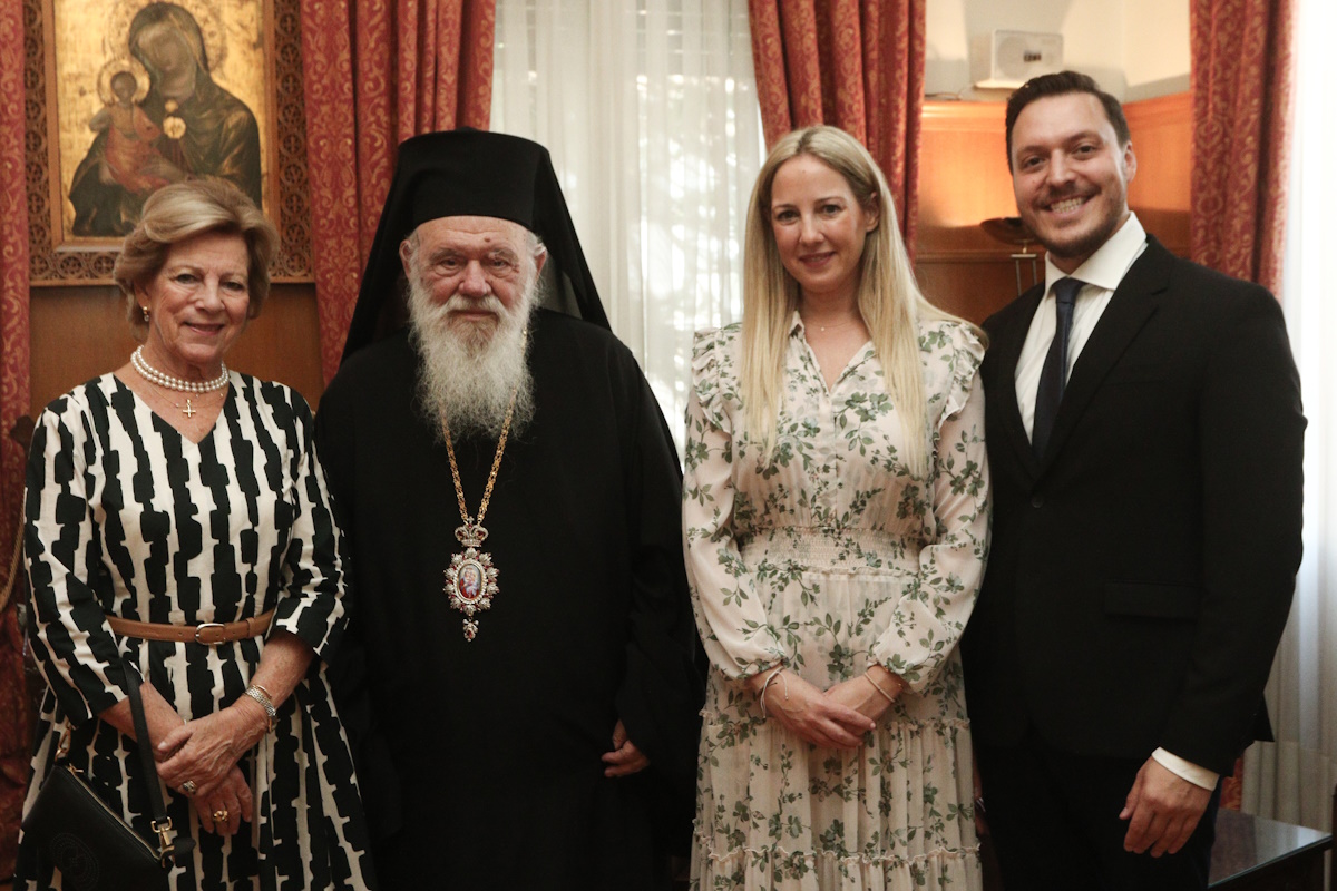 Τον Αρχιεπισκοπο Ιερωνυμος επισκεφθηκαν σημερα η κορη του τ. Βαιλια Κωνσταντινου Γλυξμπουργκ Θεοδωρα με τον αρραβωνιαστικό  της  Μάθιου Κουμάρ, οι οποιοι προκειται να παντρευτουν στην Αθηνα στον Μητροπολιτικο Ναο  Το ζευγαρι συνοδευε η μητερα της Θεοδωρας Αννα=Μαρια  Γλυξμπουργκ .Στο τελος της συναν τησης υπηρξε ανταλλαγη αναμνηστικων  απο τον Αρχιεπισκοπο και την  Θεοδωρα Γλυξμπουργκ  --- ΦΩΤΟ ΧΡΗΣΤΟΣ ΜΠΟΝΗΣ