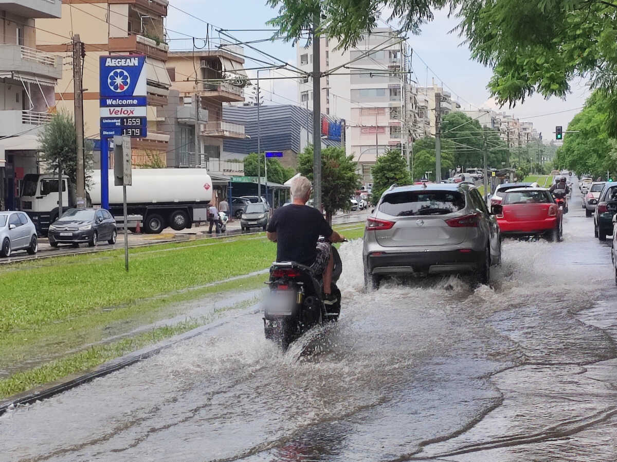 ΝΕΑ ΣΜΥΡΝΗ -ΞΑΦΝΙΚΗ ΒΡΟΧΗ ΠΛΗΜΜΥΡΙΣΜΕΝΟΙ ΔΡΟΜΟΙ (ΓΙΑΝΝΗΣ ΠΑΝΑΓΟΠΟΥΛΟΣ