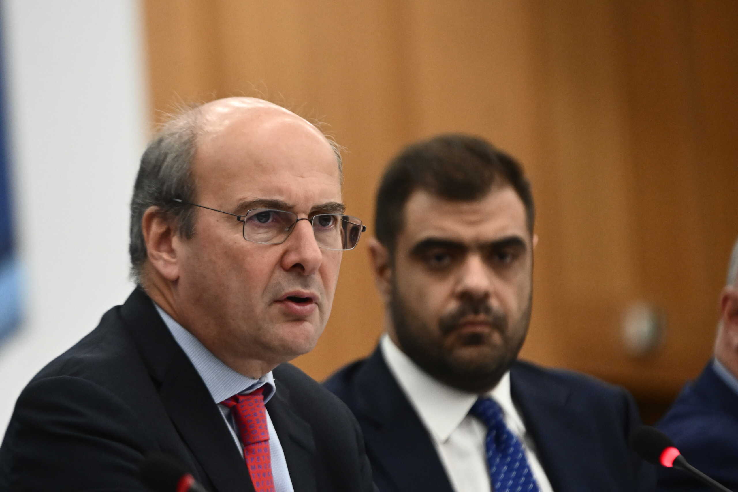 Διυπουργική συνέντευξη τύπου, με θέμα την "Εξειδίκευση μέτρων στήριξης της επιχειρηματικότητας και της παραγωγικότητας των επιχειρήσεων στον πρωτογενή τομέα, στην μεταποίηση και στον τουρισμό", Δευτέρα 16 Σεπτεμβρίου 2024. Τα μέτρα εξειδίκευσαν ο υπουργός Εθνικής Οικονομίας και Οικονομικών Κωστής Χατζηδάκης, ο αναπληρωτής υπουργός Εθνικής Οικονομίας και Οικονομικών Νίκος Παπαθανάσης, ο υπουργός Αγροτικής Ανάπτυξης και Τροφίμων Κώστας Τσιάρας, ο υπουργός Ανάπτυξης Τάκης Θεοδωρικάκος και η υπουργός Τουρισμού Όλγα Κεφαλογιάννη. 
(ΚΩΣΤΑΣ ΤΖΟΥΜΑΣ