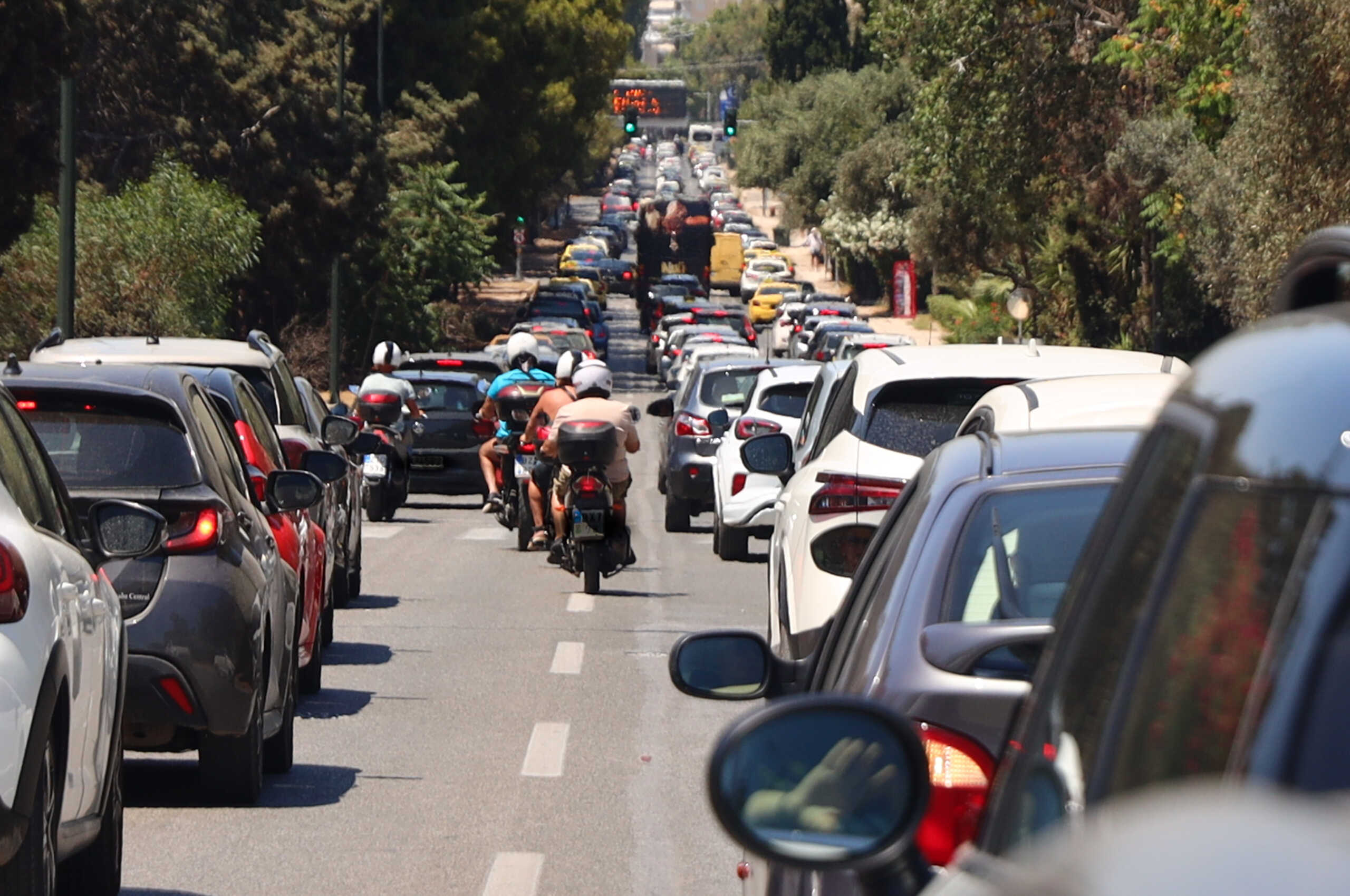 ΑΥΞΗΜΕΝΗ ΚΙΝΗΣΗ ΣΤΗ ΛΕΟΦΩΡΟ ΠΟΣΕΙΔΩΝΟΣ (ΓΙΑΝΝΗΣ ΠΑΝΑΓΟΠΟΥΛΟΣ