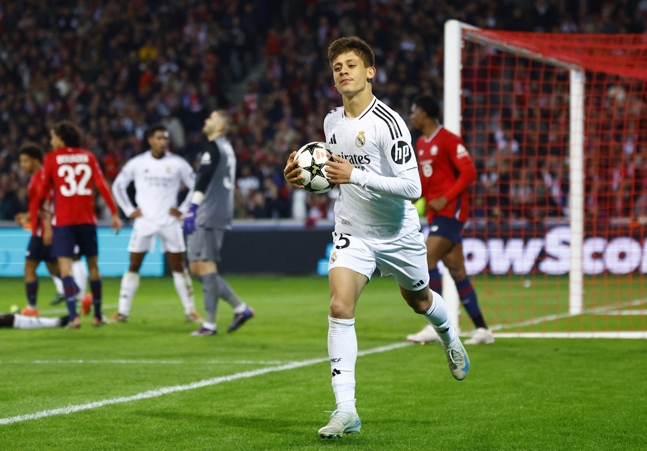Soccer Football - Champions League - Lille v Real Madrid - Decathlon Arena Stade Pierre-Mauroy, Lille, France - October 2, 2024 Real Madrid's Arda Guler runs to take a corner kick REUTERS
