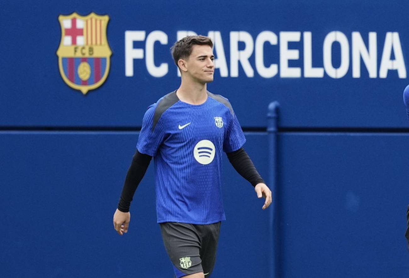 epa11611733 FC Barcelona players Gavi (L) and Lamine Yamal attend the team's training session in Barcelona, Spain, 18 September 2024. FC Barcelona face AS Monaco in their first UEFA Champions League match of the 2024-25 season on 19 September in Monaco.  EPA