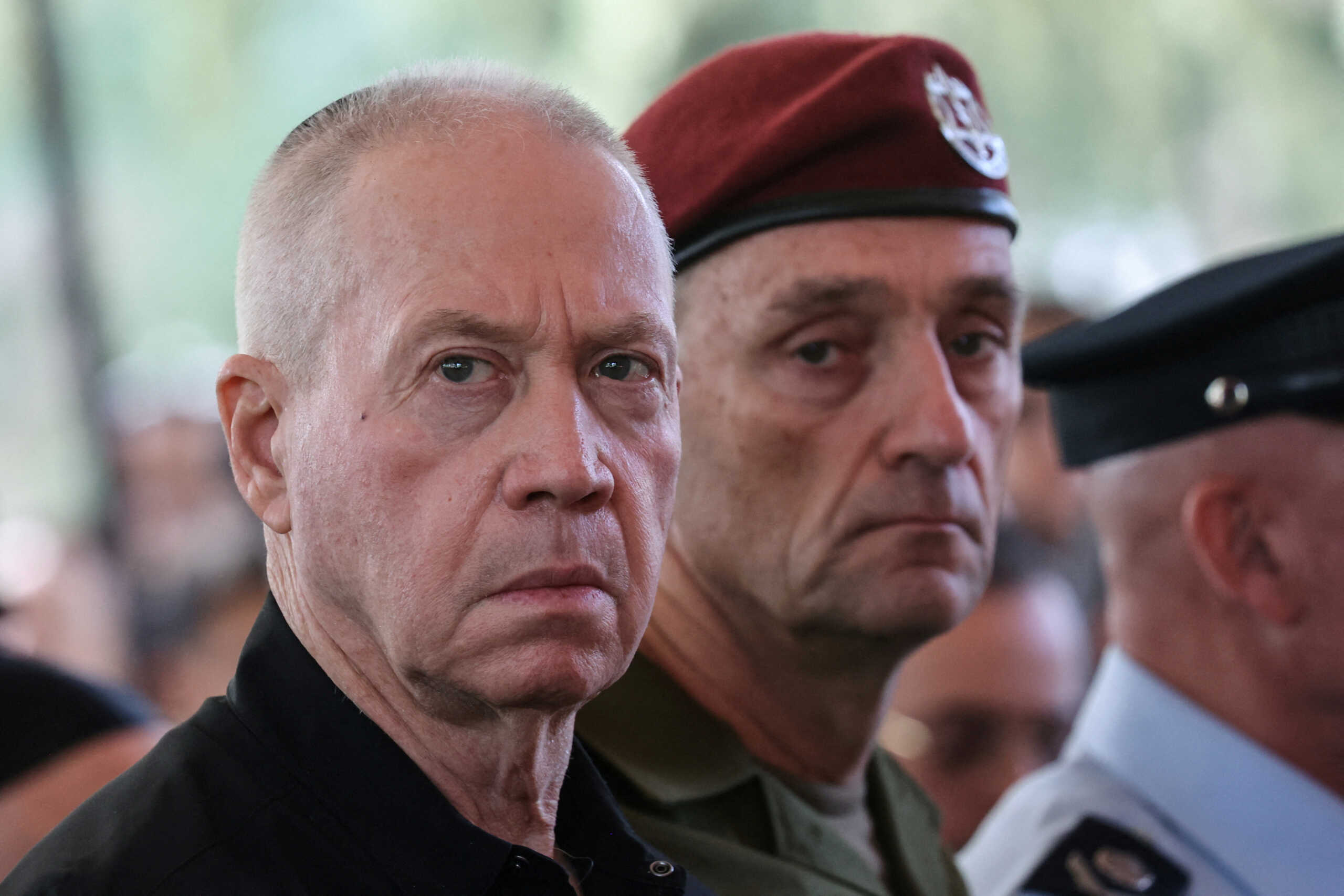 Ο Υπουργός Άμυνας του Ισραήλ, Γιόαβ Γκάλαντ (αριστερά) και ο Αρχηγός Γενικού Επιτελείου Ενόπλων Δυνάμεων του Ισραήλ, Χέρζι Χαλέβι (δεξιά)