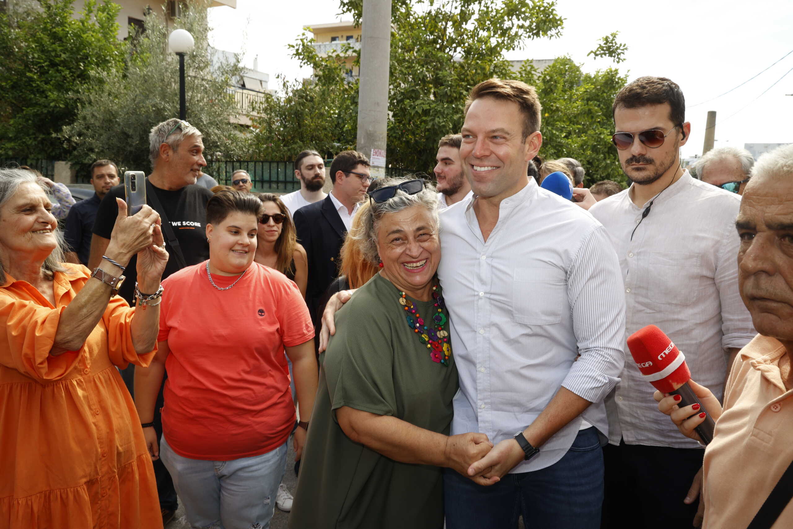 Επίσκεψη του υποψηφίου προέδρου του ΣΥΡΙΖΑ - Προοδευτική Συμμαχία, στο Νέο Ηράκλειο, Κυριακή 6 Οκτωβρίου 2024. 
(ΓΙΩΡΓΟΣ ΚΟΝΤΑΡΙΝΗΣ