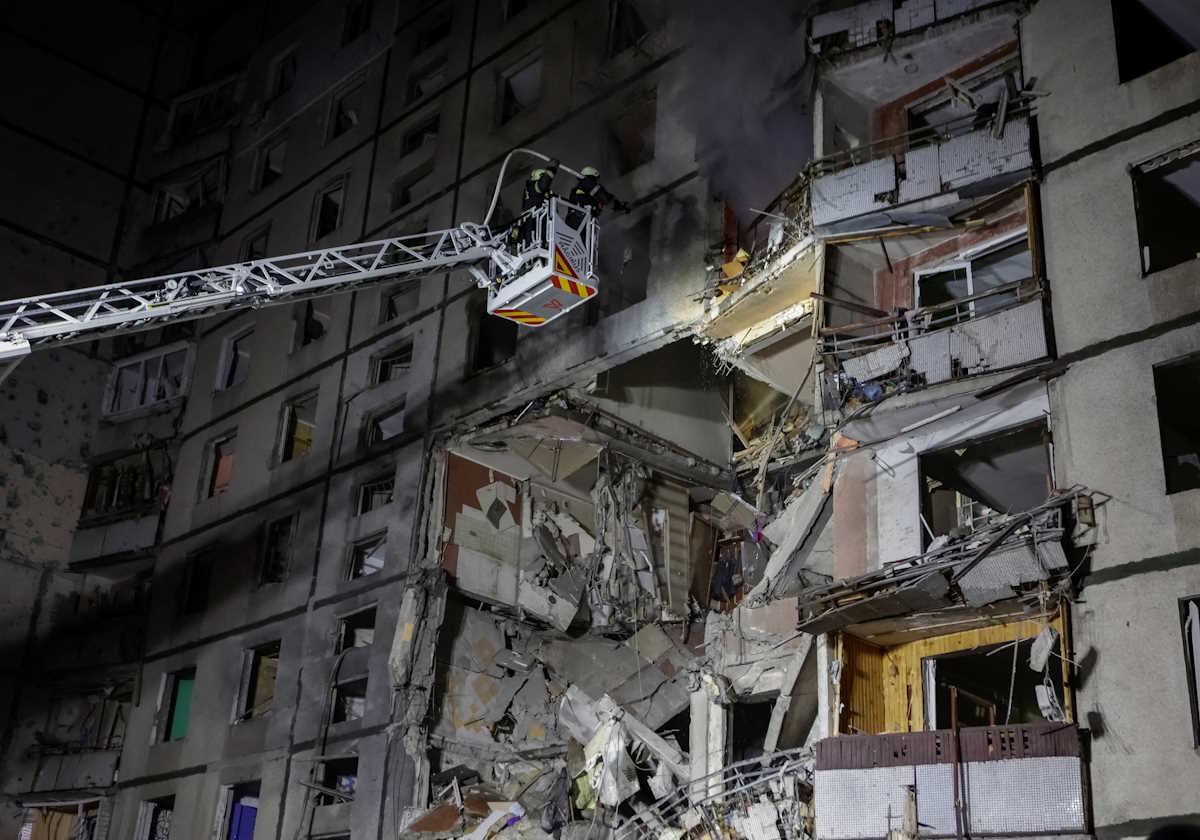 Rescuers work at the site of an apartment building hit by a Russian air strike, amid Russia's attack on Ukraine, in Kharkiv, Ukraine October 31, 2024. REUTERS
