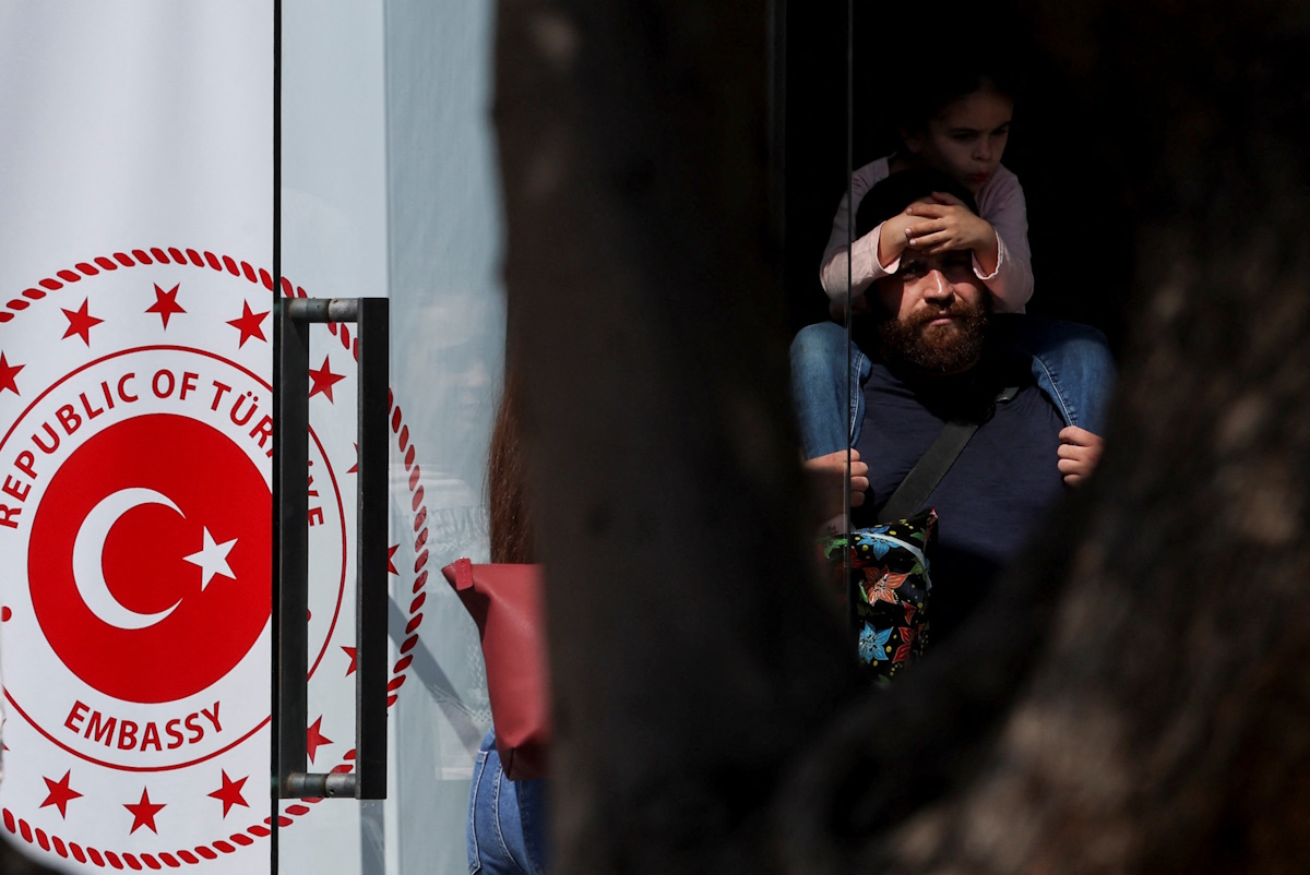 Τουρκία: Με πολεμικά πλοία απομακρύνει 2.000 υπηκόους από το Λίβανο 66 https://lamianow.gr/wp-content/uploads/2024/03/Iamia-Now-01-1-2-1-scaled.jpg