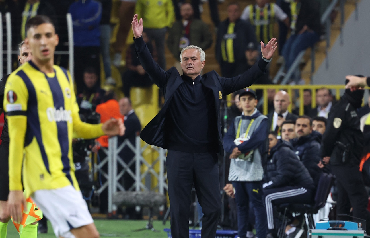 Soccer Football - Europa League - Fenerbahce v Manchester United - Sukru Saracoglu Stadium, Istanbul, Turkey - October 24, 2024 Fenerbahce coach Jose Mourinho reacts REUTERS