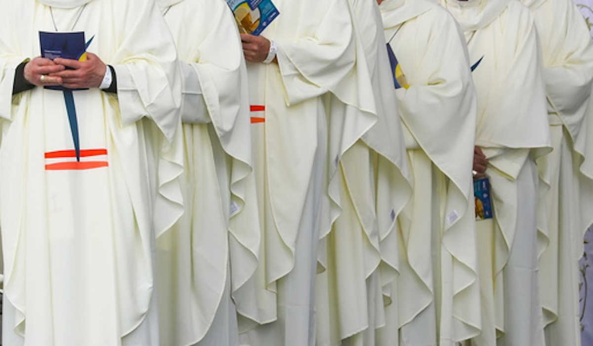 epa11593768 Priests participate in the Inaugural Mass of the International Eucharistic Congress 'Fraternity to heal the world' in Quito, Ecuador, 08 September 2024. The 53rd International Eucharistic Congress under the theme 'Fraternity to heal the world' takes place in Quito from 08 to 15 September. Some 4000 participants, including theologians, academics, priests and religious are expected to attend.  EPA