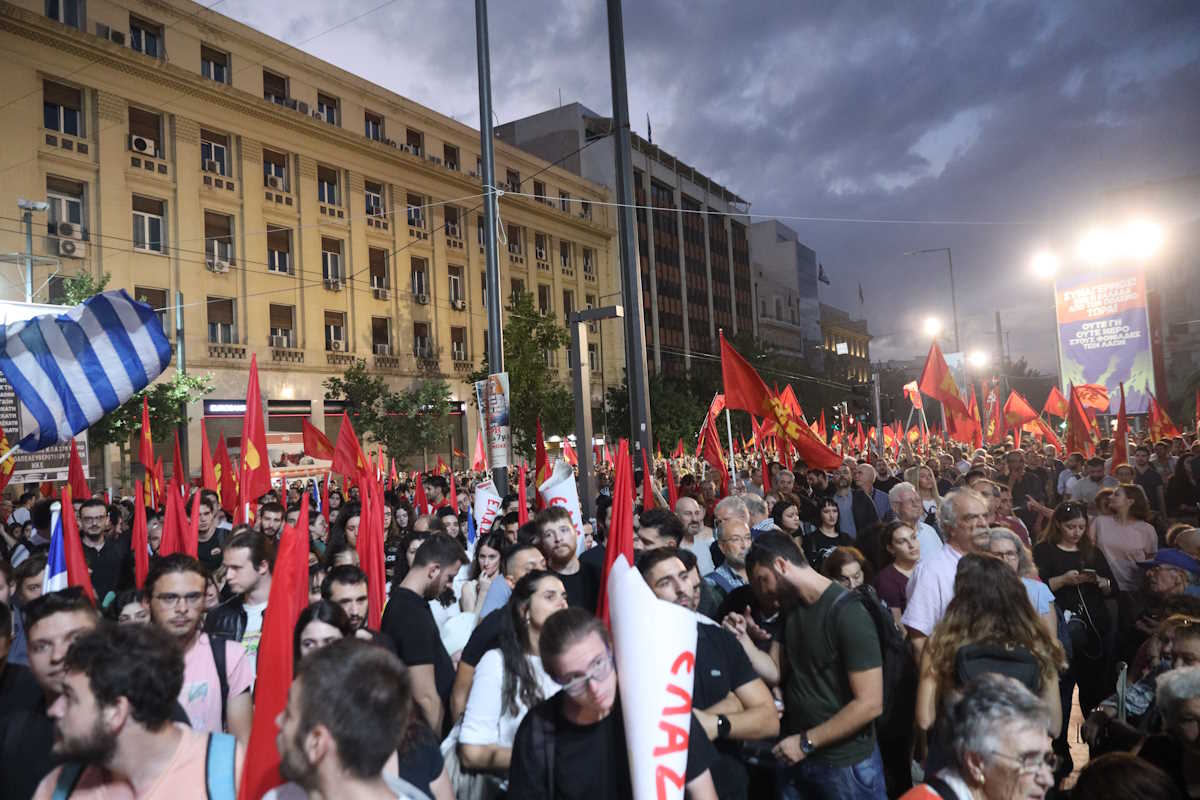 Ο ΓΓ της ΚΕ του ΚΚΕ, Δημήτρης Κουτσούμπας, μιλάει στο μεγάλο συλλαλητήριο που διοργανώνει στα Προπύλαια η Κομματική Οργάνωση Αττικής του ΚΚΕ με αφορμή τη συμπλήρωση 80 χρόνων από την Απελευθέρωση της Αθήνας και του Πειραιά από την Κατοχή. Σάββατο 12 Οκτωβρίου 2024  (ΓΙΑΝΝΗΣ ΠΑΝΑΓΟΠΟΥΛΟΣ