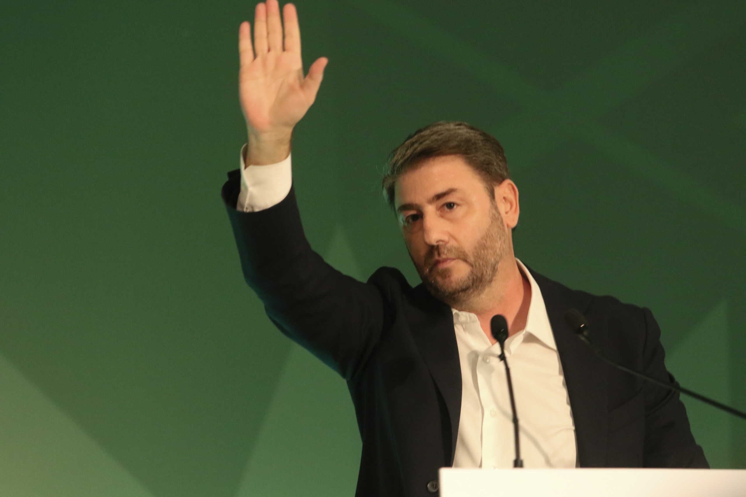 Συνεδριαση της Κεντρικης Επιτροπης του ΠΑΣΟΚ με ομιλιες των υποψηφιων Προεδρων στις εκλογες της 6ης Οκτωβριου--ΦΩΤΟ ΧΡΗΣΤΟΣ ΜΠΟΝΗΣ