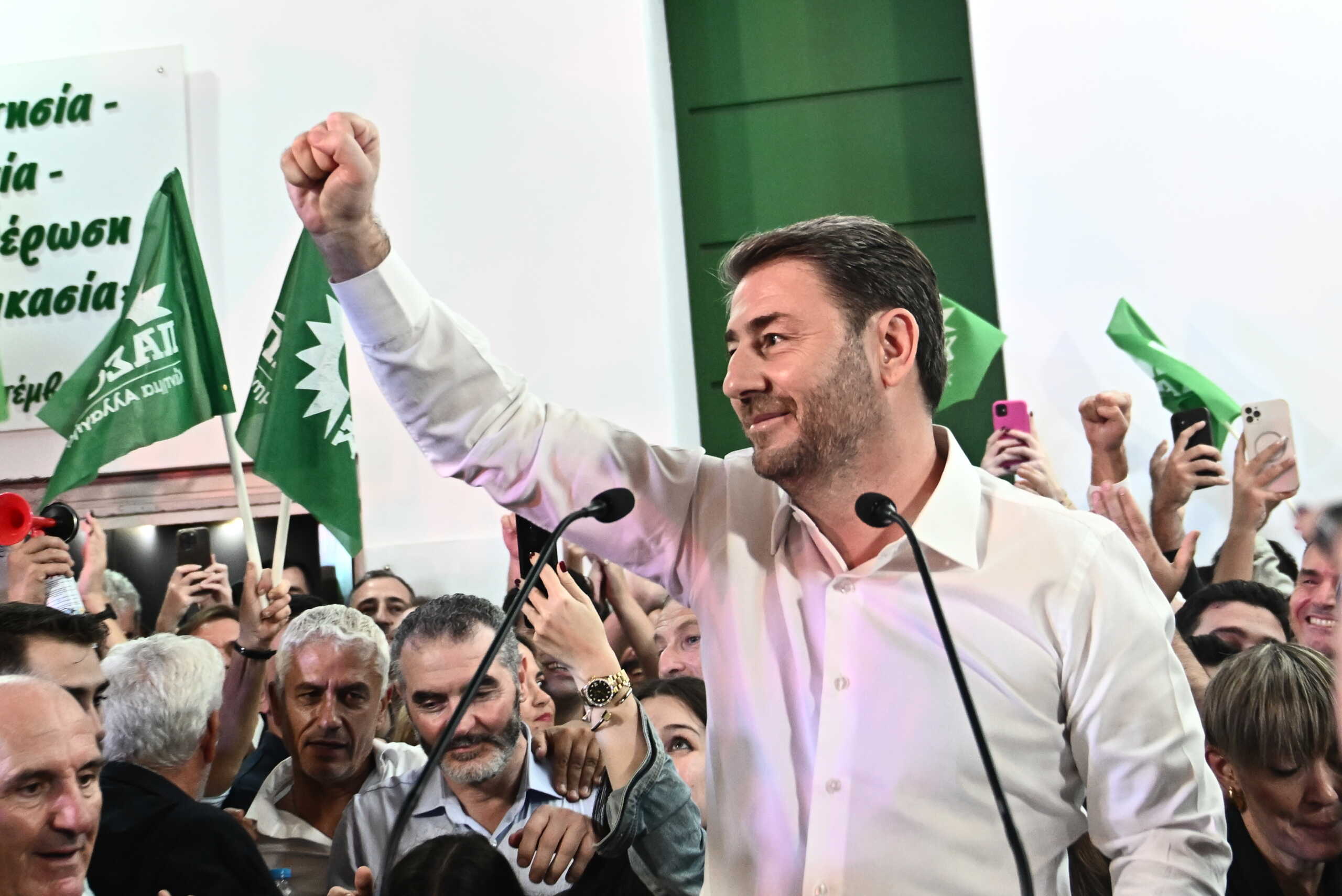 Ολοκλήρωση των εκλογών για την ανάδειξη νέου προέδρου του ΠΑΣΟΚ - Κινήματος Αλλαγής, Κυριακή 13 Οκτωβρίου 2024. Στιγμιότυπο από τα γραφεία του ΠΑΣΟΚ στην οδό Χαριλάου Τρικούπη στην Αθήνα. 
(ΚΩΣΤΑΣ ΤΖΟΥΜΑΣ