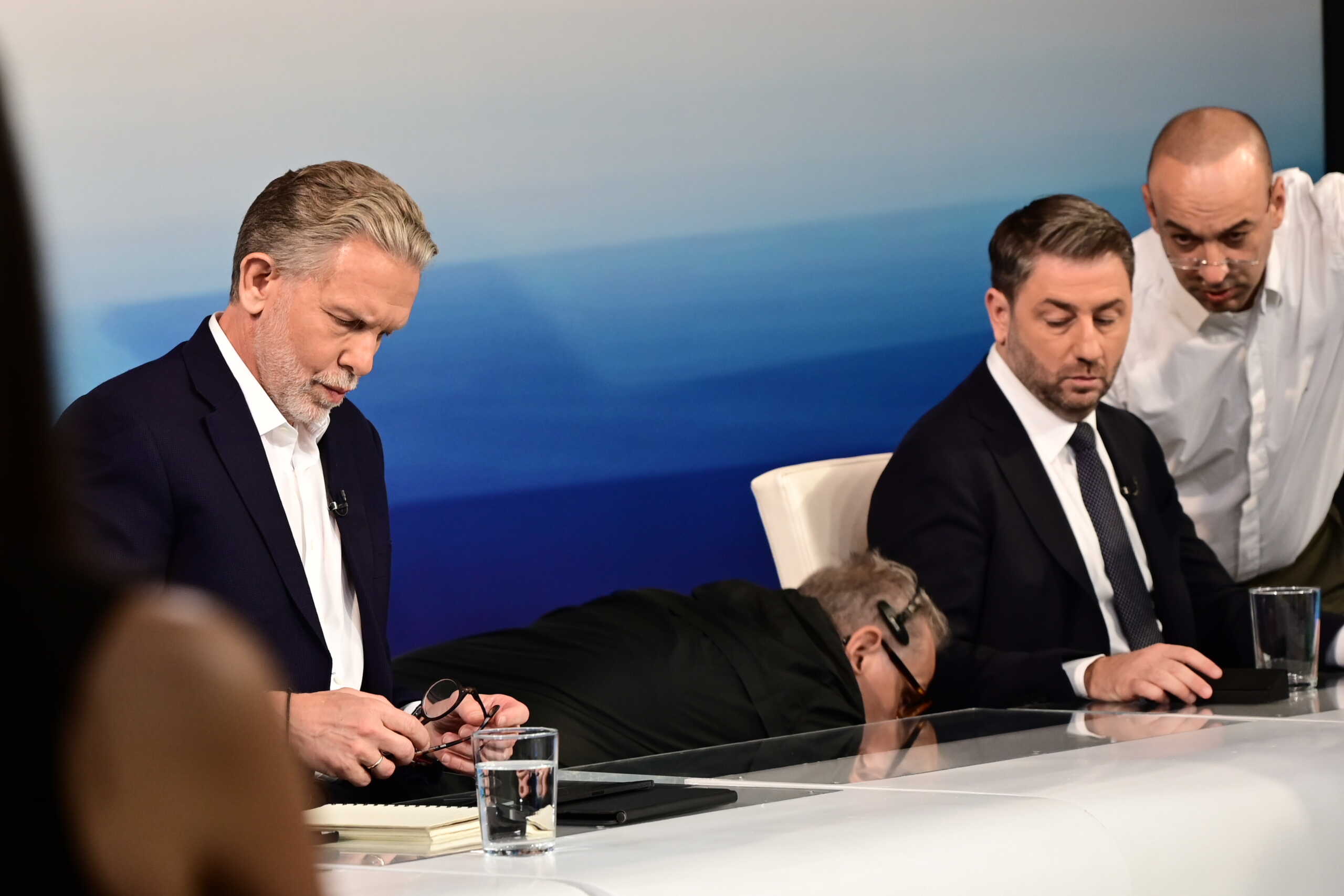 Debate των υποψηφίων για την εκλογή του νέου προέδρου του ΠΑΣΟΚ - Κινήματος Αλλαγής, στην ΕΡΤ, Τρίτη 24 Σεπτεμβρίου 2024. Στην τηλεμαχία συμμετείχαν οι Νίκος Ανδρουλάκης, Παύλος Γερουλάνος, Νάντια Γιαννακοπούλου, Άννα Διαμαντοπούλου, Χάρης Δούκας και Μιχάλης Κατρίνης. Tις ερωτήσεις στους υποψηφίους υπέβαλαν οι δημοσιογράφοι της ΕΡΤ, Απόστολος Μαγγηριάδης και Γιώργος Κουβαράς.  
(ΜΙΧΑΛΗΣ ΚΑΡΑΓΙΑΝΝΗΣ