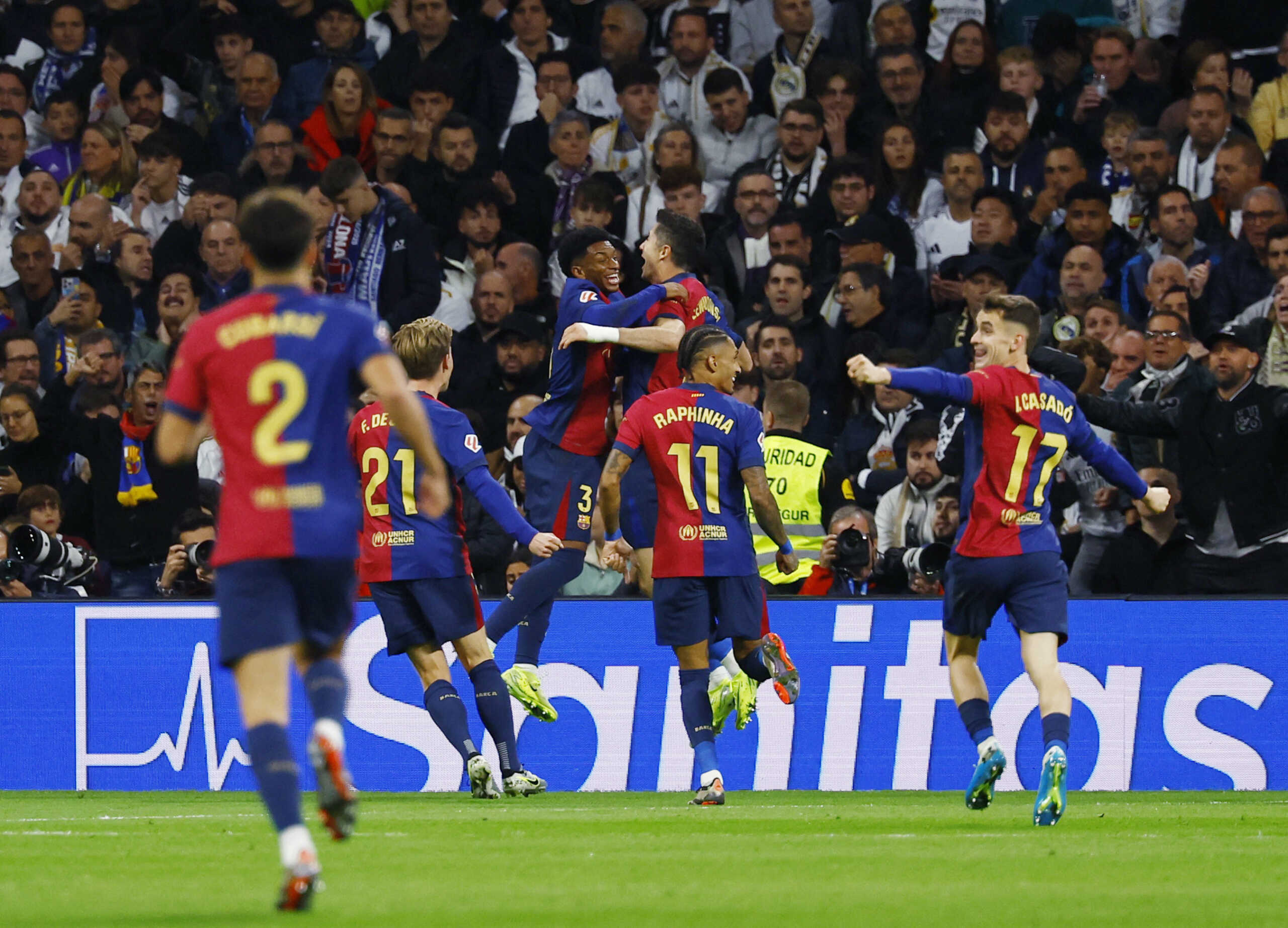 Soccer Football - LaLiga - Real Madrid v FC Barcelona - Santiago Bernabeu, Madrid, Spain - October 26, 2024 FC Barcelona's Robert Lewandowski celebrates scoring their second goal with teammates REUTERS