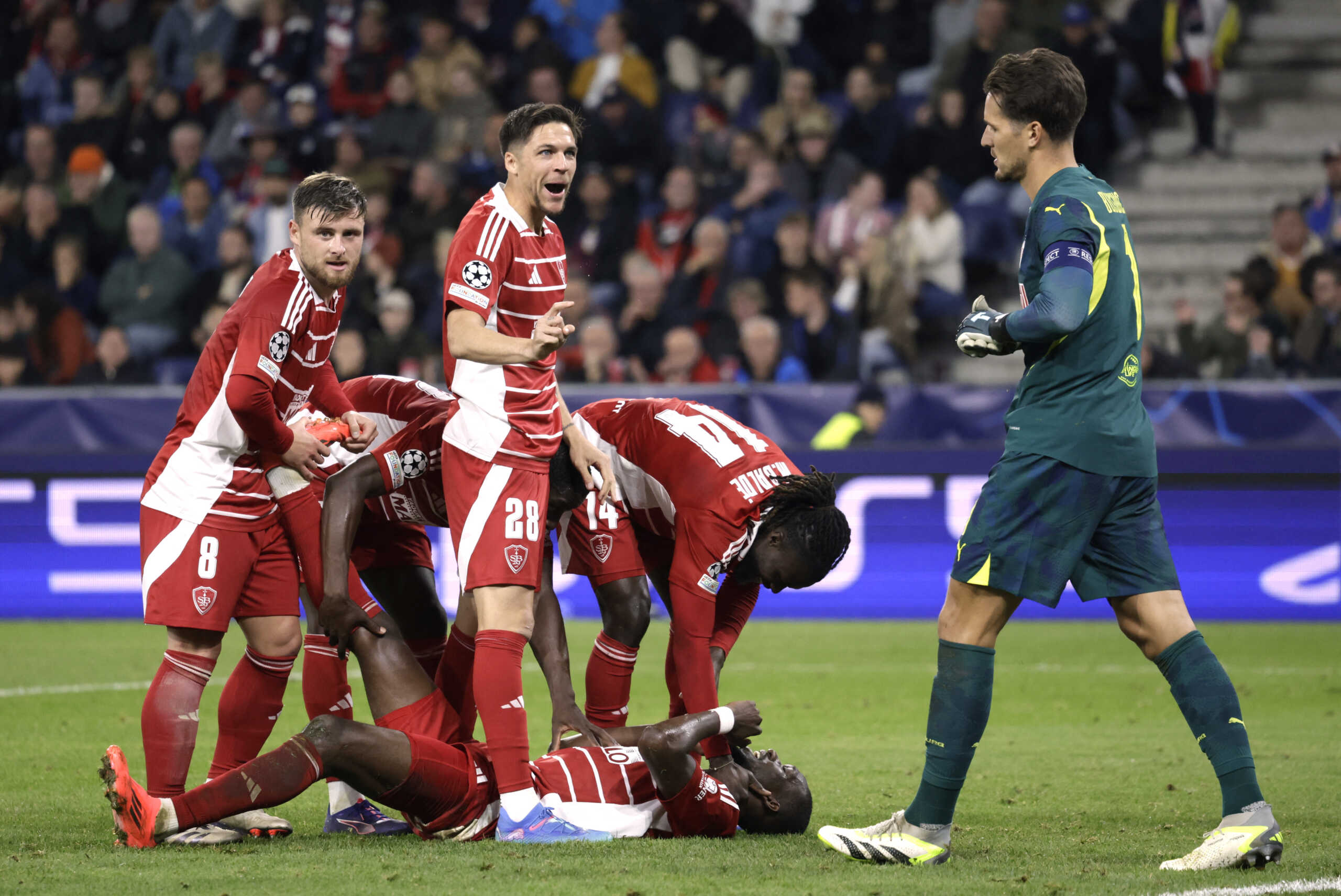 Soccer Football - Champions League - FC Salzburg v Brest - Red Bull Arena Salzburg, Salzburg, Austria - October 1, 2024 Brest's Abdallah Sima celebrates scoring their third goal with teammates REUTERS