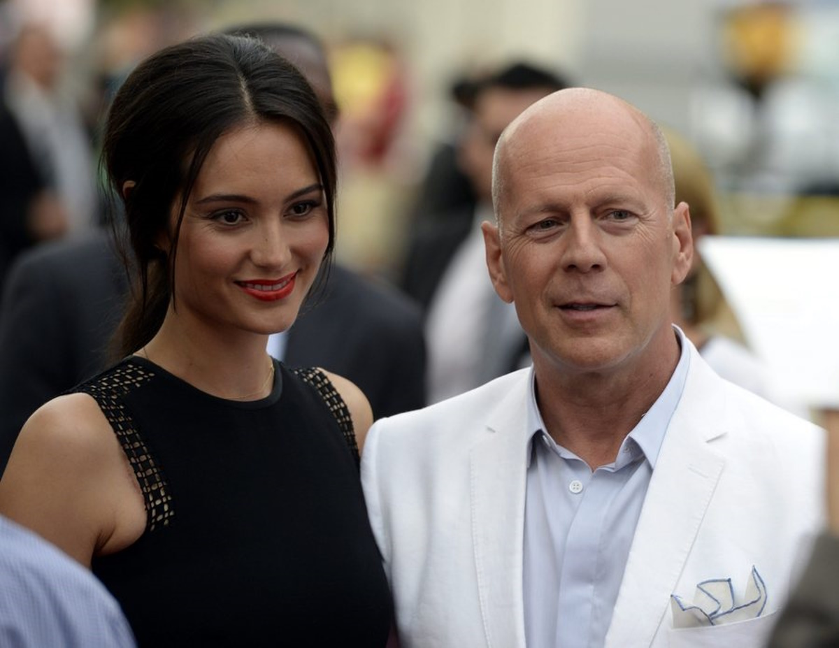 epa03784806 US actor Bruce Willis (R) and his wife model Emma Heming (L) arrive for the premiere of the movie 'Red 2' in Westwood, California, USA, 11 July 2013.  EPA