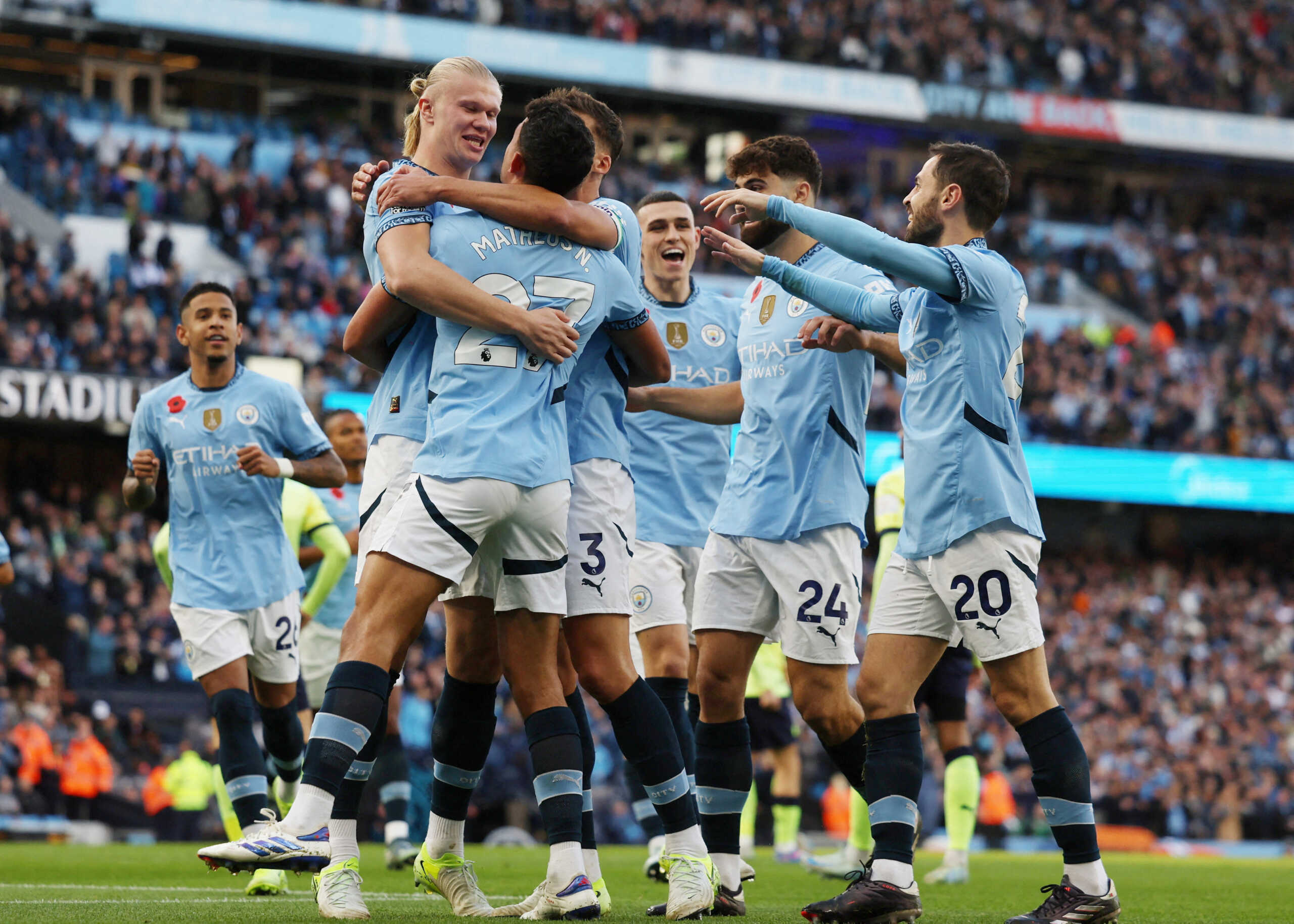 Soccer Football - Premier League - Manchester City v Southampton - Etihad Stadium, Manchester, Britain - October 26, 2024 Manchester City's Erling Haaland celebrates scoring their first goal with teammates Action Images via Reuters