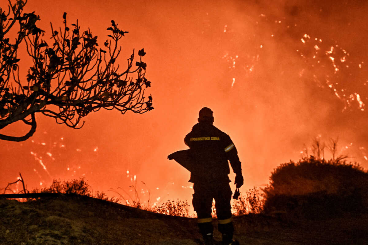 Πυρκαγιά στην περιοχή του Ξυλοκάστρου στην Κορινθία, εικόνες από το χωριό Ανω Λουτρό. Δευτέρα 30 Σεπτεμβρίου 2024  (ΒΑΣΙΛΗΣ ΨΩΜΑΣ