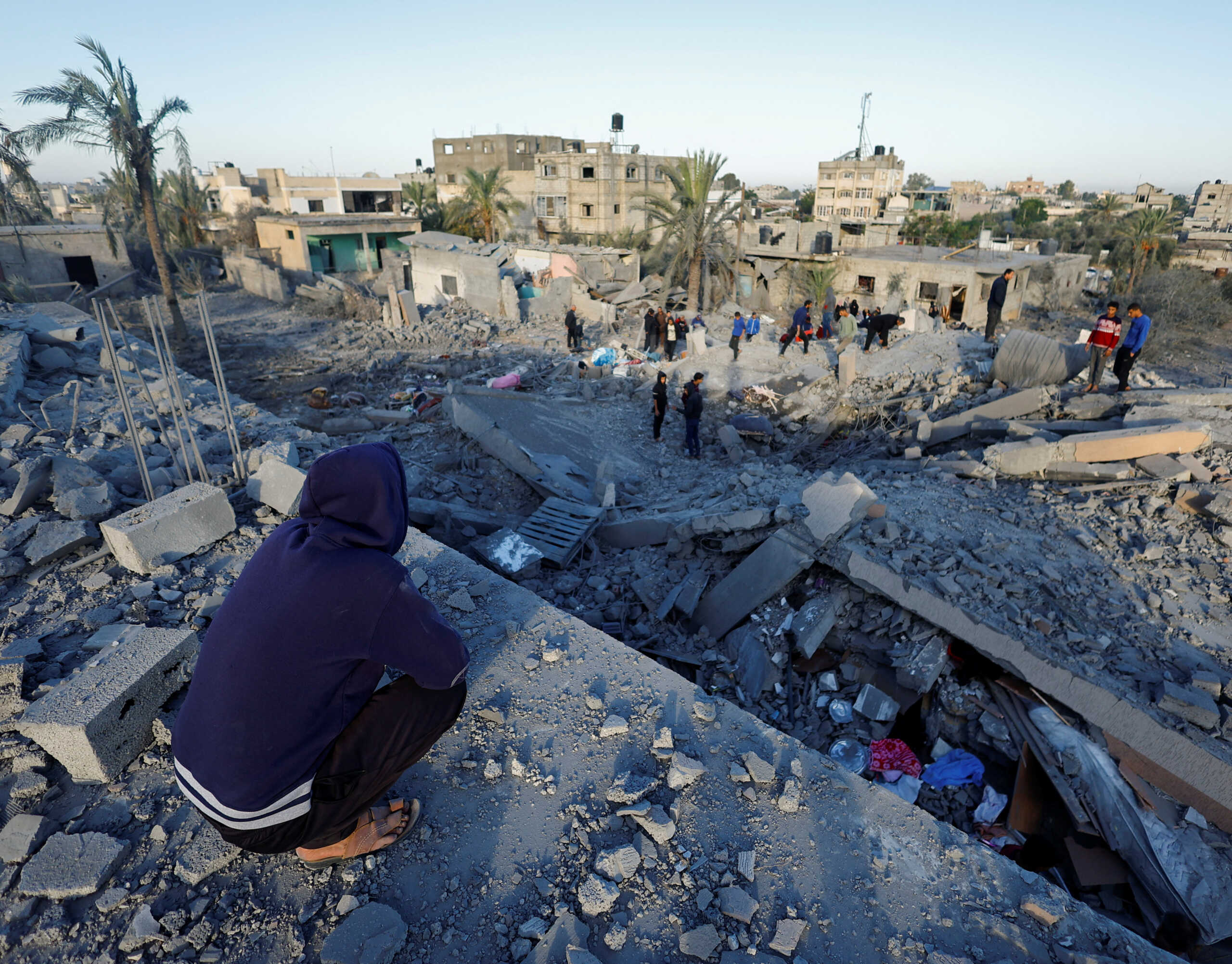 Palestinians inspect the site of an Israeli strike on a house, in Khan Younis in the southern Gaza Strip October 25, 2024. REUTERS