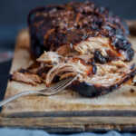 Pulled Pork σαν να είσαι στο Τέξας: τα μυστικά για κρέας που λιώνει και σάλτσα που μελώνει