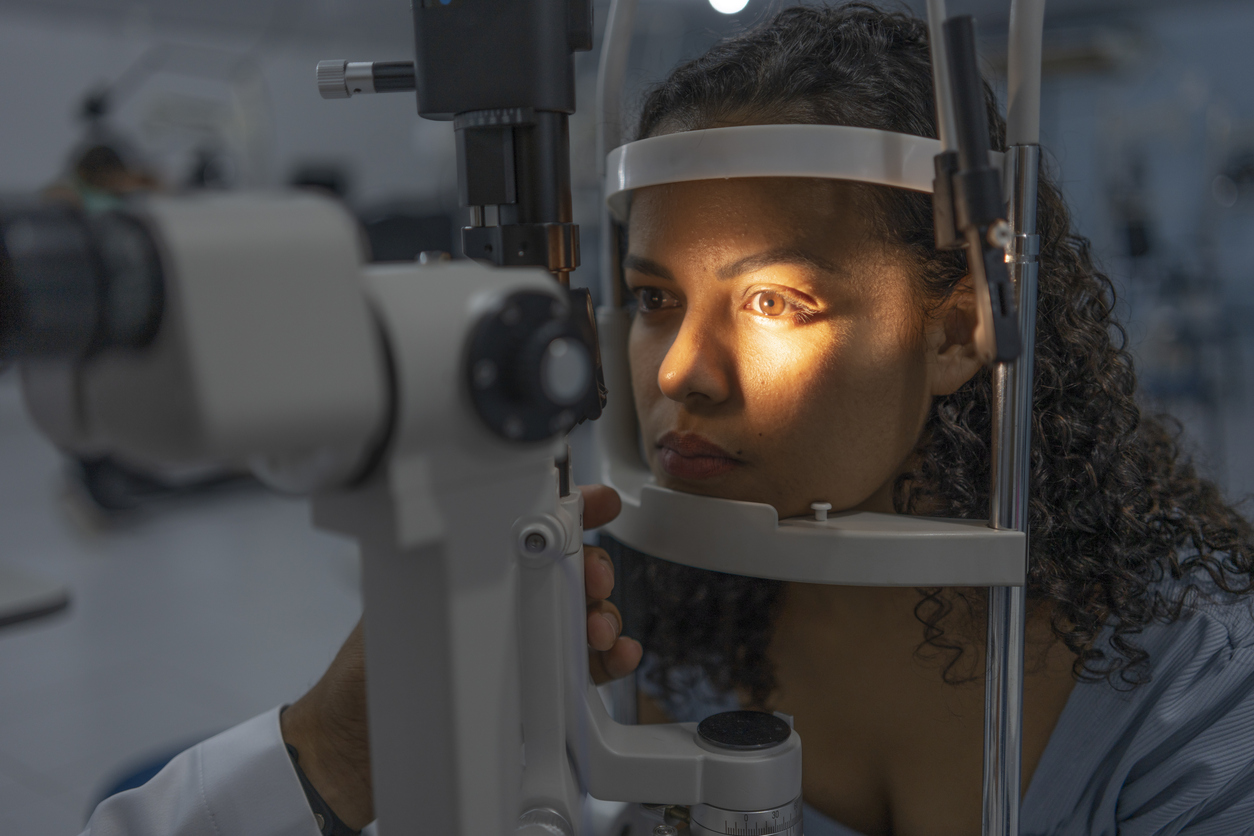 Eye exam in clinic