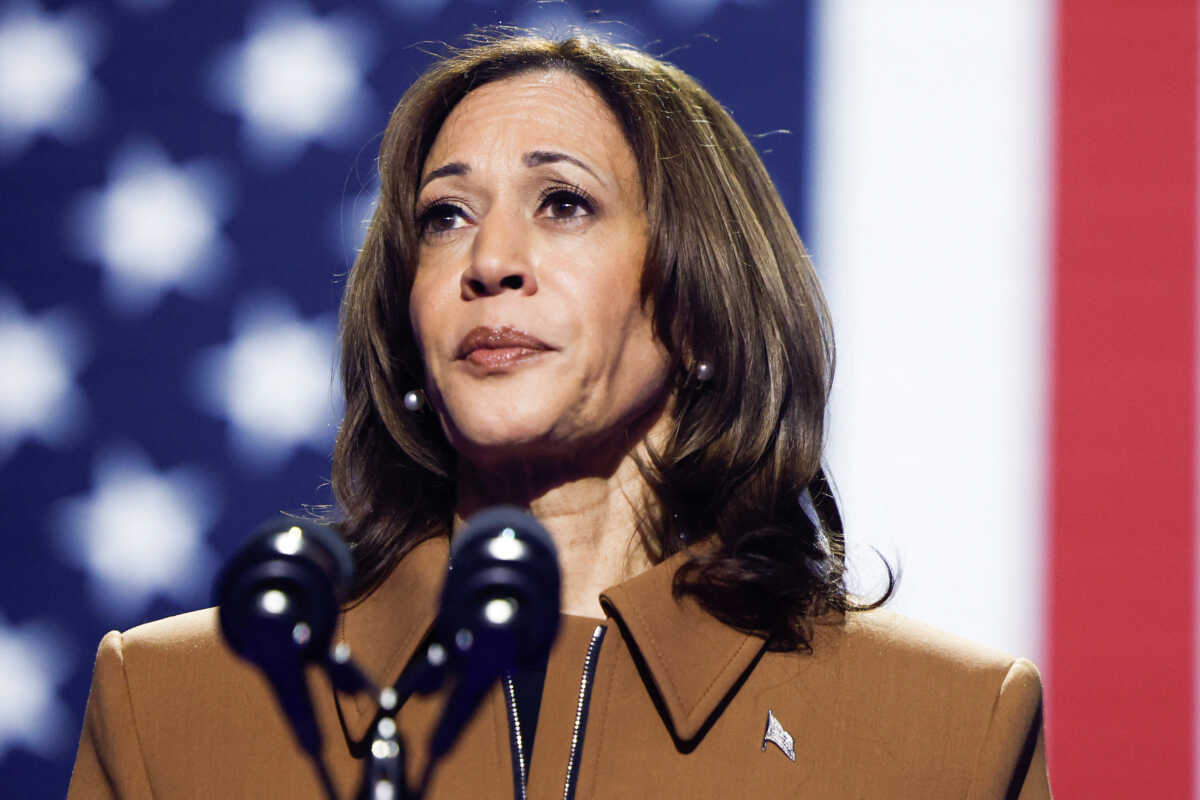 Democratic presidential nominee U.S. Vice President Harris attends a campaign event at Wings Event Center in Kalamazoo, Michigan, October 26, 2024. REUTERS