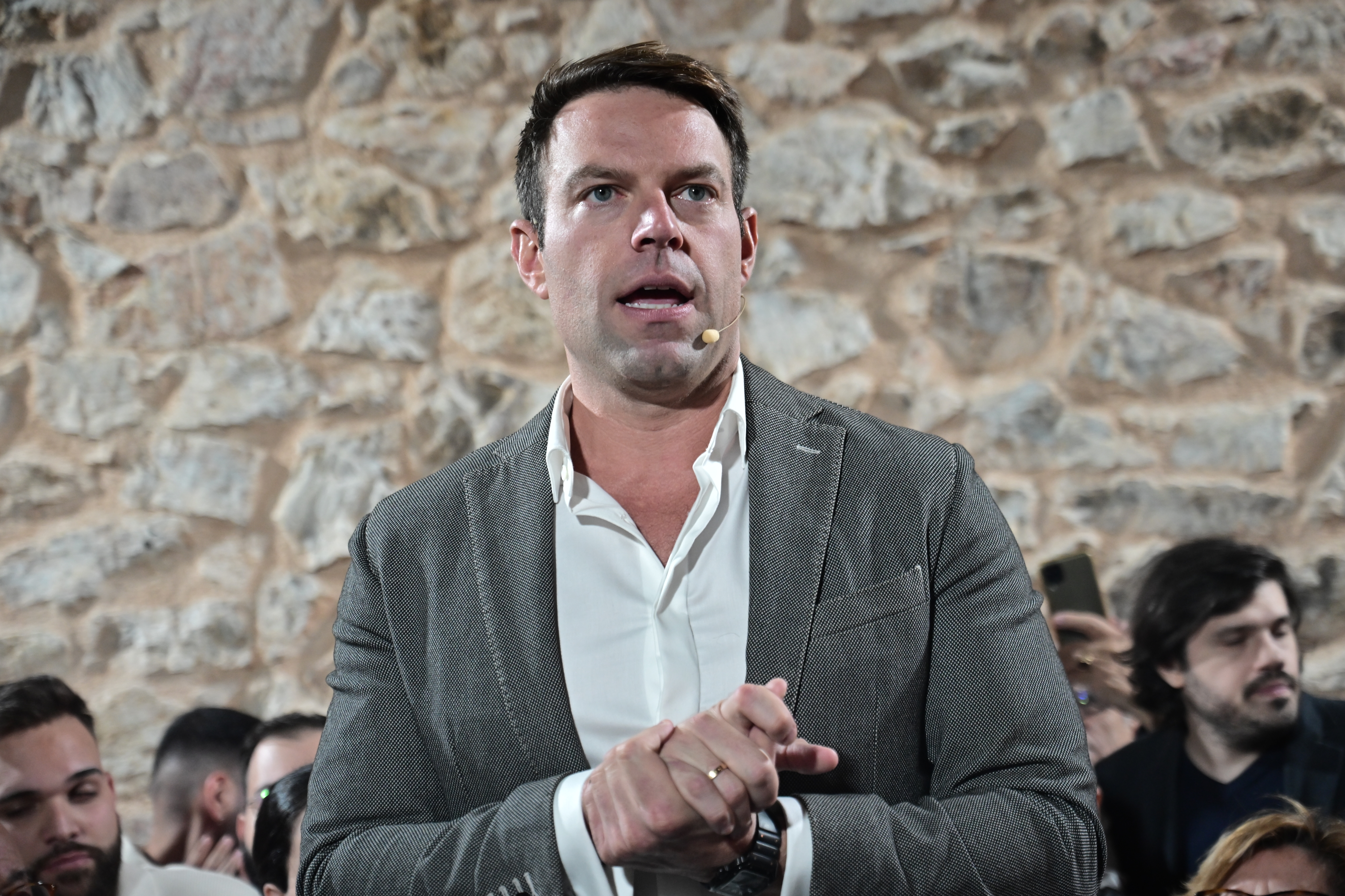 Συζήτηση του υποψηφίου προέδρου του ΣΥΡΙΖΑ-Προοδευτική Συμμαχία Στέφανου Κασσελάκη με εθελοντές και φίλους, Τετάρτη 23 Οκτωβρίου 2024. 
(ΚΩΣΤΑΣ ΤΖΟΥΜΑΣ