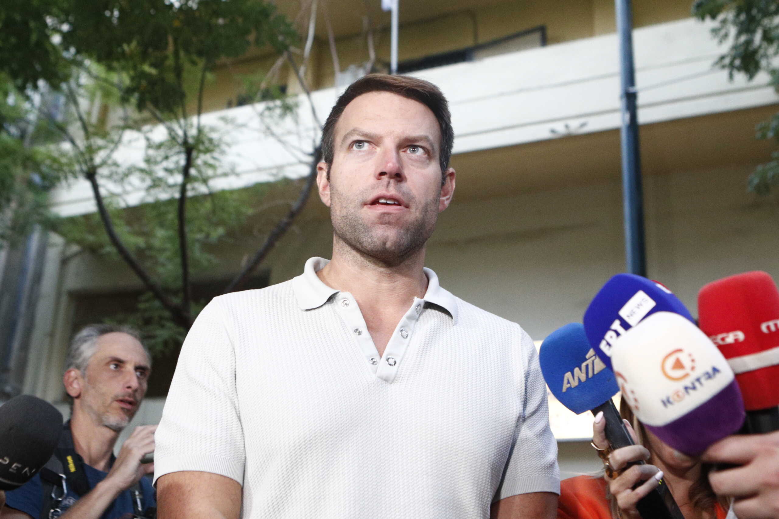 Επίσκεψη του Στέφανου Κασσελάκη στο αστυνομικό τμήμα Αγίου Παντελεήμονα σχετικά με το περιστατικό θανάτου αλλοδαπού κρατούμενου.  Παρασκευή 27 Σεπτεμβρίου 2024 (ΣΩΤΗΡΗΣ ΔΗΜΗΤΡΟΠΟΥΛΟΣ