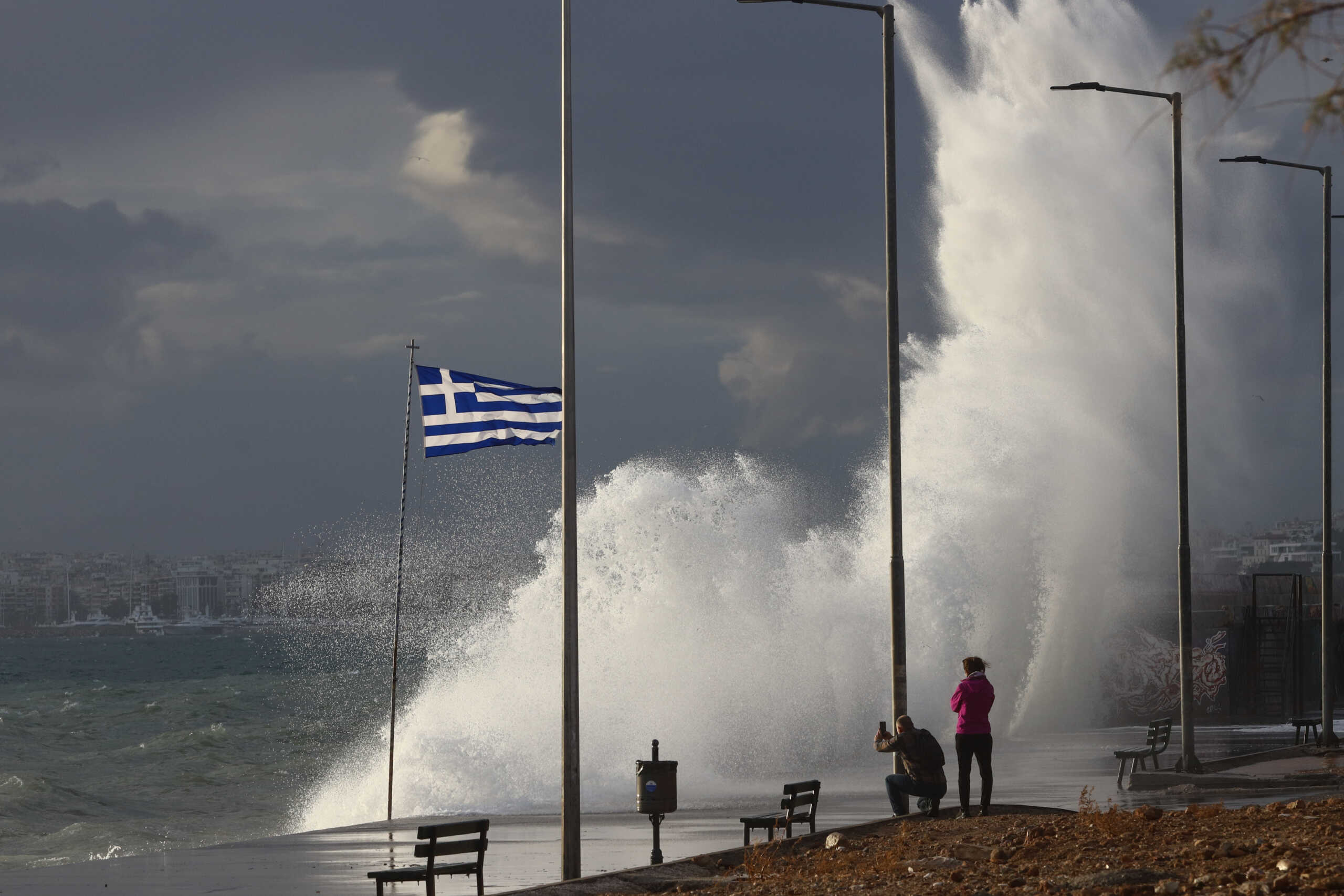 ΠΑΡΑΛΙΑ ΦΑΛΗΡΟΥ ΚΥΜΑΤΑ ΚΑΚΟΚΑΙΡΙΑ (EUROKINISSI