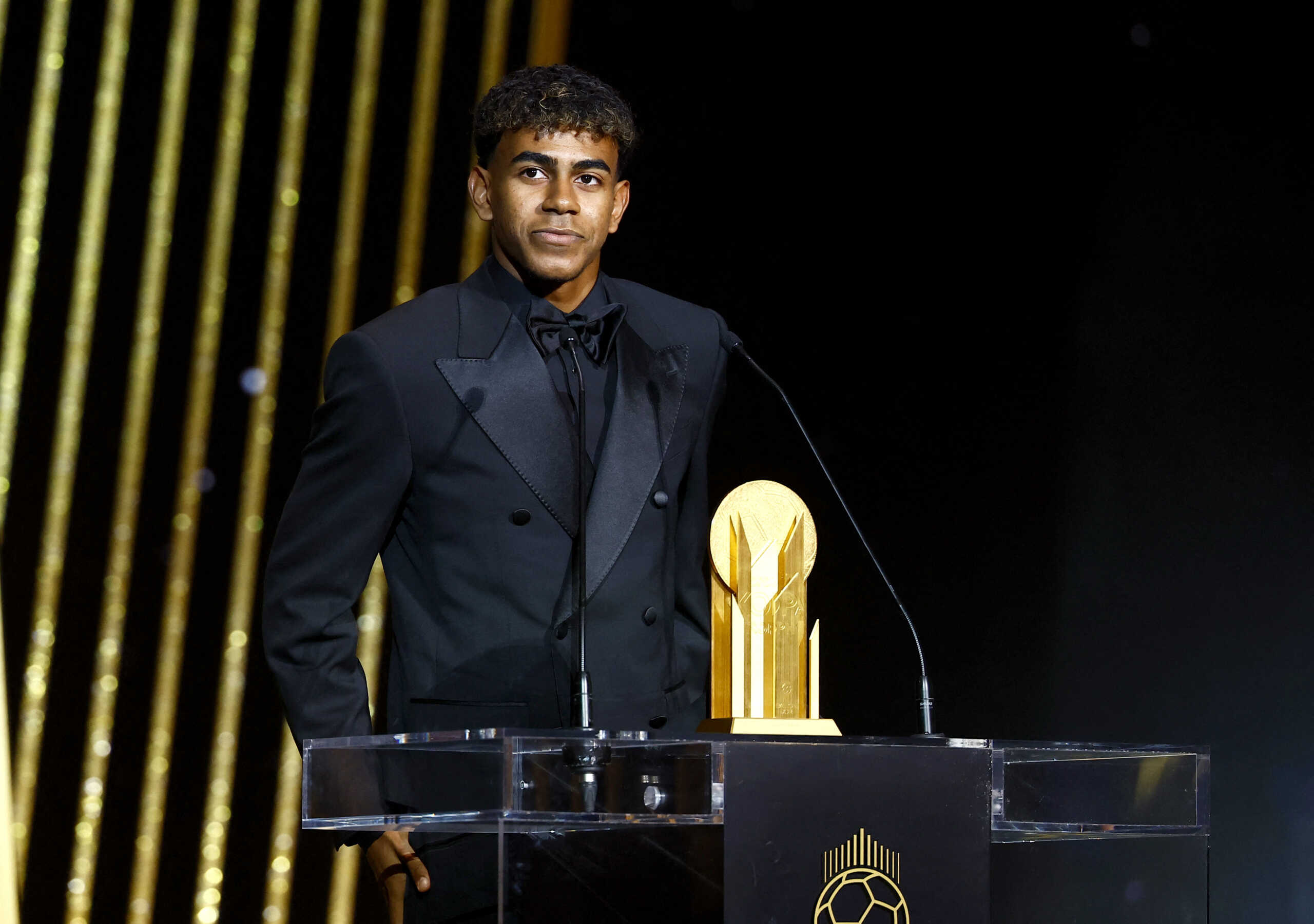 Soccer Football - Ballon d'Or - Theatre du Chatelet, Paris, France - October 28, 2024 Spain and Barcelona's Lamine Yamal with the Kopa trophy REUTERS