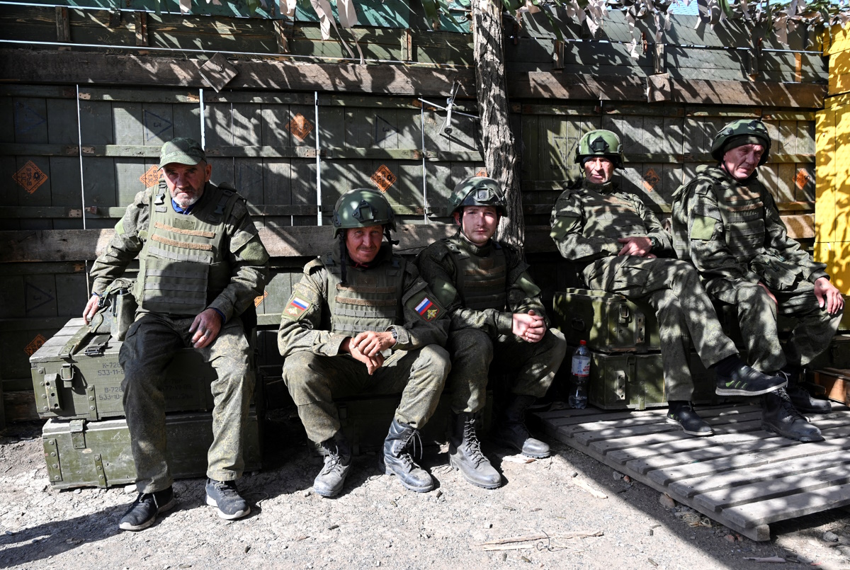 Recruits rest while undergoing combat assault training under the supervision of officers of Russia's Southern Military District in the course of Russia-Ukraine conflict, at a firing range in the Rostov region, Russia October 4, 2024. REUTERS