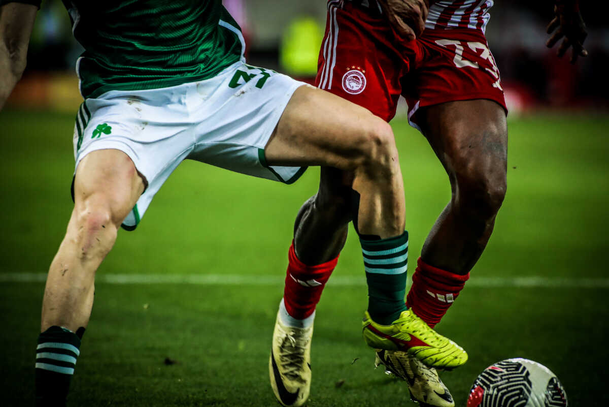 Στιγμιότυπο από ντέρμπι Παναθηναϊκός - Ολυμπιακός