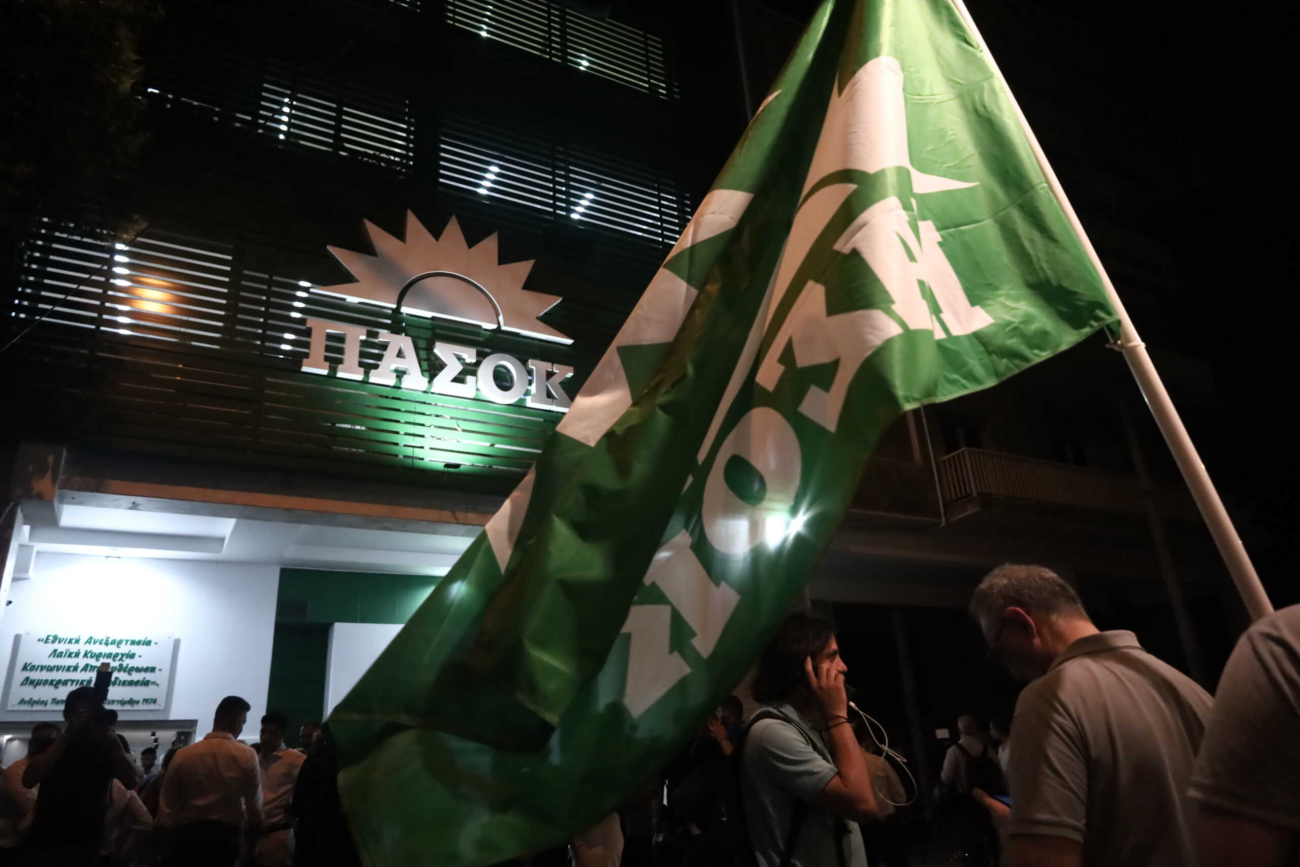 Ανακοίνωση των αποτελεσμάτων των εθνικών εκλογών στα κεντρικά γραφεία του ΠΑΣΟΚ - Κινήματος Αλλαγής.  Κυριακή 25 Ιουνίου 2023  (ΚΩΣΤΑΣ ΤΖΟΥΜΑΣ