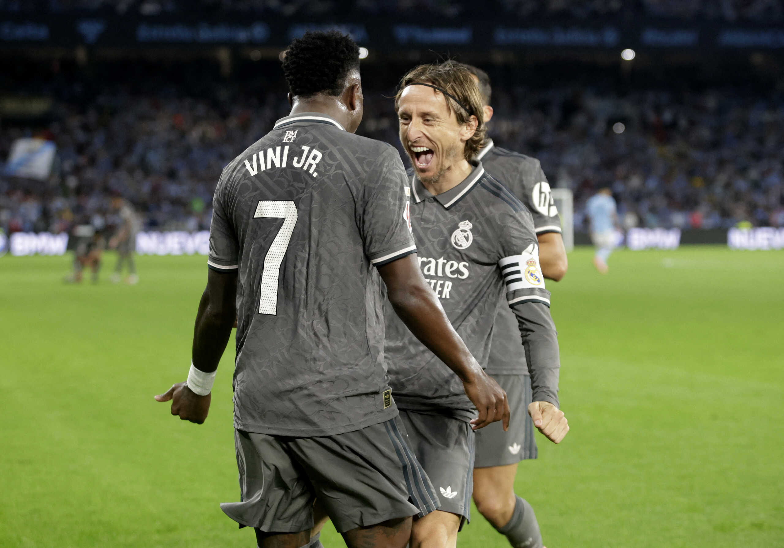 Soccer Football - LaLiga - Celta Vigo v Real Madrid - Estadio de Balaidos, Vigo, Spain - October 19, 2024 Real Madrid's Vinicius Junior celebrates scoring their second goal with Real Madrid's Luka Modric REUTERS