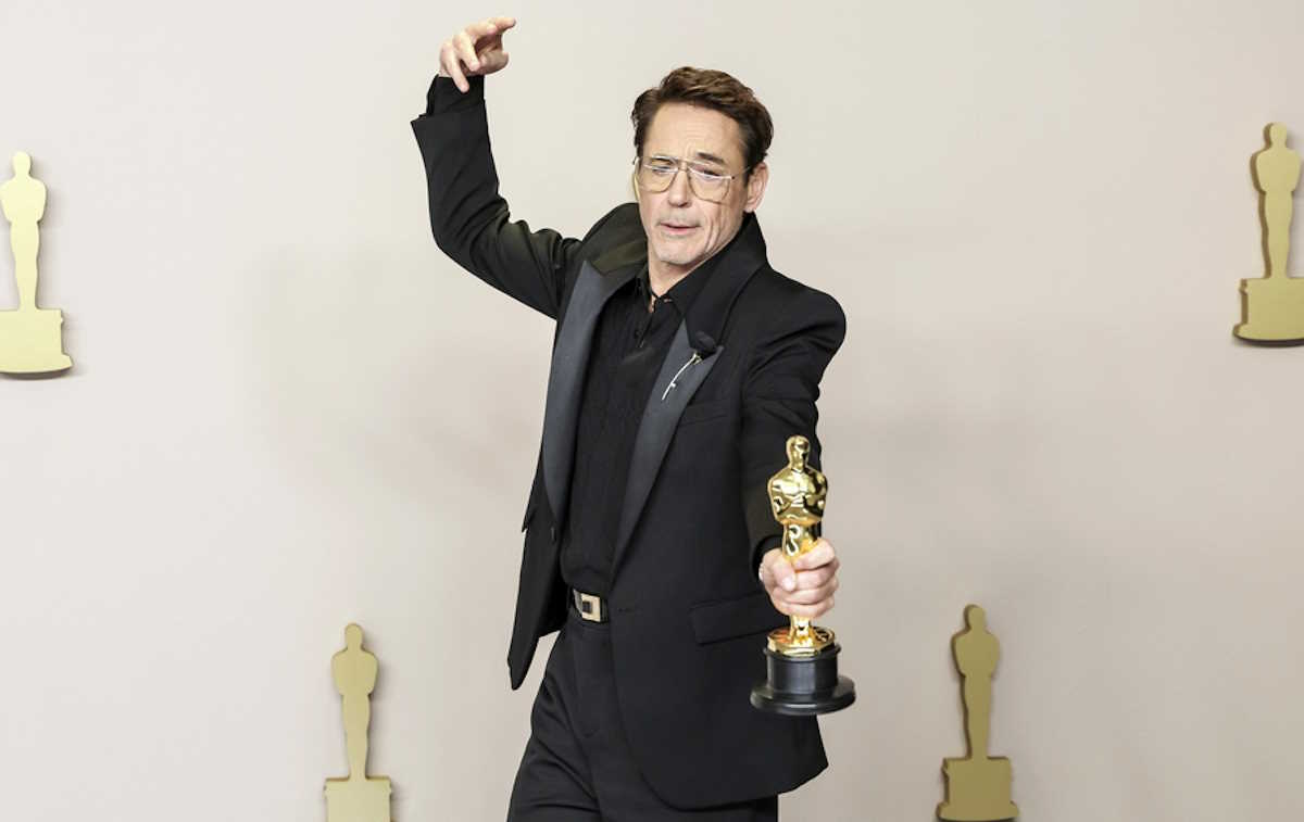 epa11213156 Robert Downey Jr., winner of the Oscar for Best Supporting Actor for 'Oppenheimer,' poses in the press room during the 96th annual Academy Awards ceremony at the Dolby Theatre in the Hollywood neighborhood of Los Angeles, California, USA, 10 March 2024. The Oscars are presented for outstanding individual or collective efforts in filmmaking in 23 categories.  EPA