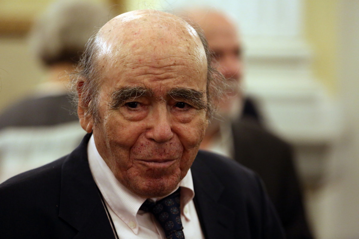 Ο συγγραφέας Θανάσης Βαλτινός μετά την παρασημοφόρησή του με τον Ταξιάρχη του Τάγματος του Φοίνικος στην τελετή παρασημοφόρησης ανθρώπων του Πολιτισμού  από την Πρόεδρο της Δημοκρατίας   στο Προεδρικό Μέγαρο, Τρίτη 18 Οκτωβρίου 2022. ΑΠΕ-ΜΠΕ