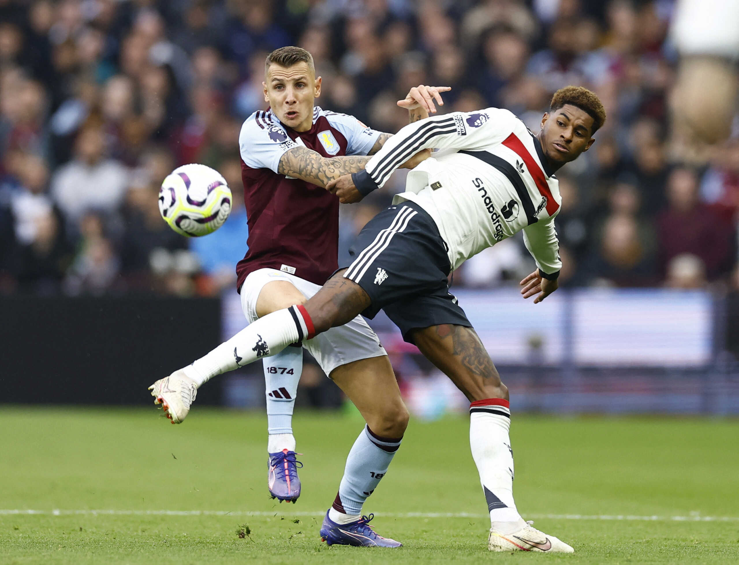 Soccer Football - Premier League - Aston Villa v Manchester United - Villa Park, Birmingham, Britain - October 6, 2024  Manchester United's Marcus Rashford in action with Aston Villa's Lucas Digne Action Images via Reuters