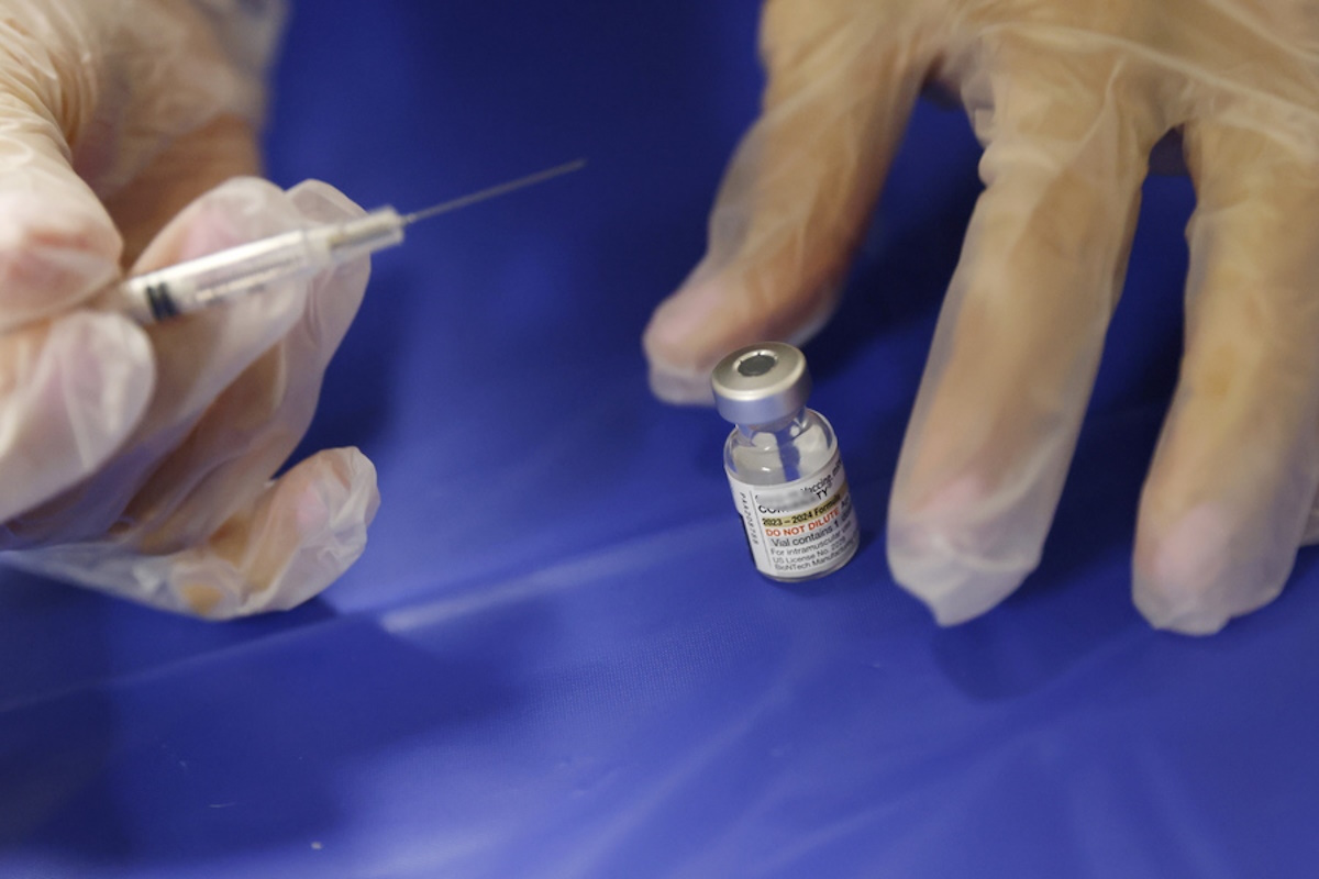 epa10902875 Healthcare worker Rena Charchian prepares a syringe with a dose of the Pfizer-BioNTech Comirnaty Omicron XBB 1.5 Covid-19 vaccine during a free walk-in clinic hosted by L.A. Care and Blue Shield of California Promise Health at the Community Resource Center in Pacoima, California, USA 05 October 2023. The US Food and Drug Administration approved Pfizer-BioNTech Comirnaty Omicron XBB 1.5 Covid-19 vaccines last month for people 12 years of age and older.  EPA