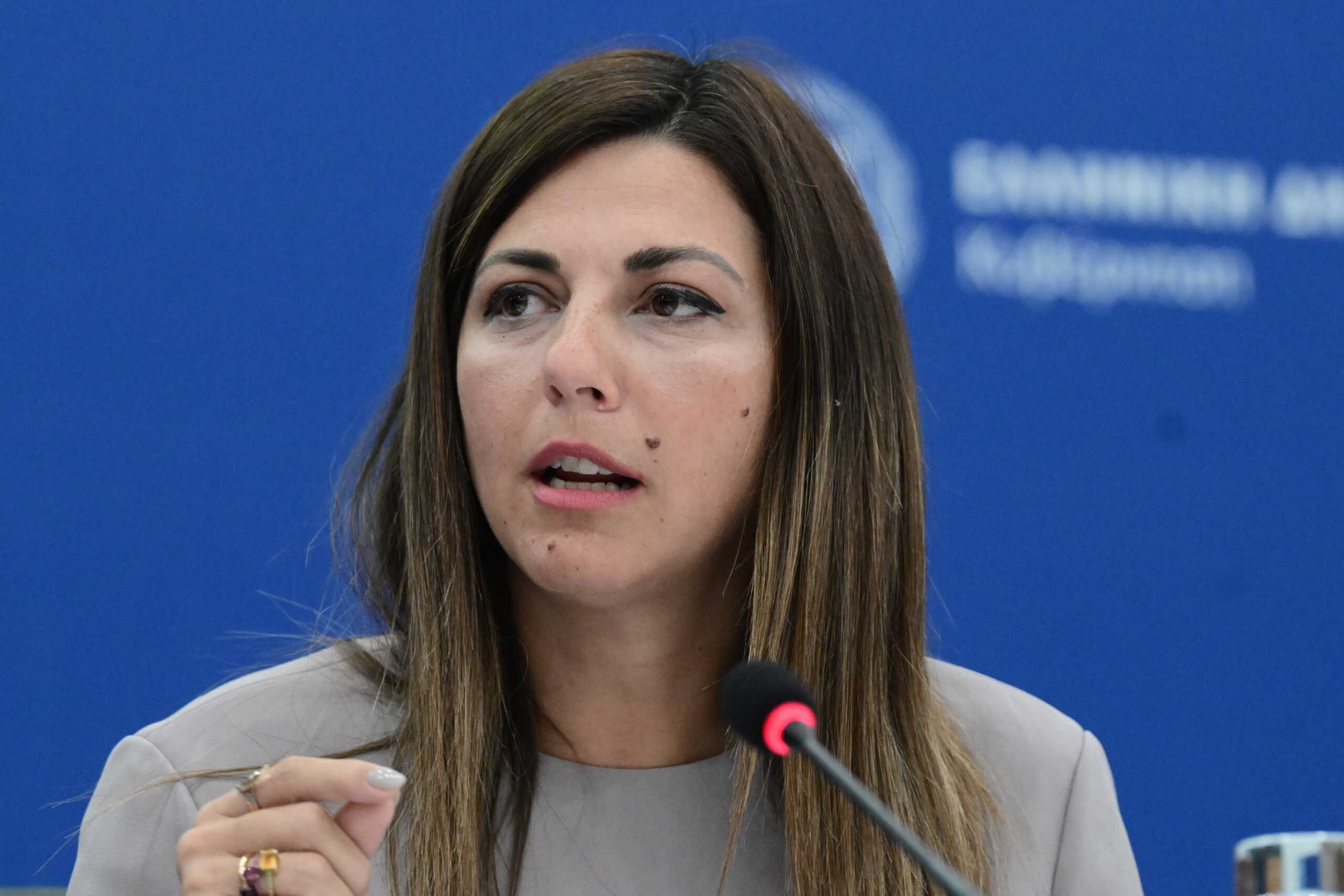 Διυπουργική Συνέντευξη Τύπου με θέμα την εξειδίκευση των μέτρων για το δημογραφικό ζήτημα, την αναμόρφωση των κοινωνικών επιδομάτων και την στήριξη των εργαζόμενων γονιών μέσω της καλύτερης σύζευξης της επαγγελματικής με την οικογενειακή ζωή που εξήγγειλε ο Πρωθυπουργός στην 88η Διεθνή Έκθεση Θεσσαλονίκης, Πέμπτη 12 Σεπτεμβρίου 2024. Στη συνέντευξη συμμετείχαν οι Υπουργοί Εργασίας και Κοινωνικής Ασφάλισης Νίκη Κεραμέως, η Υπουργός Κοινωνικής Συνοχής και Οικογένειας Σοφία Ζαχαράκη, ο Υπουργός Υγείας Άδωνις Γεωργιάδης, και ο Υφυπουργός Εθνικής Οικονομίας και Οικονομικών Θάνος Πετραλιάς. 
(ΤΑΤΙΑΝΑ ΜΠΟΛΑΡΗ