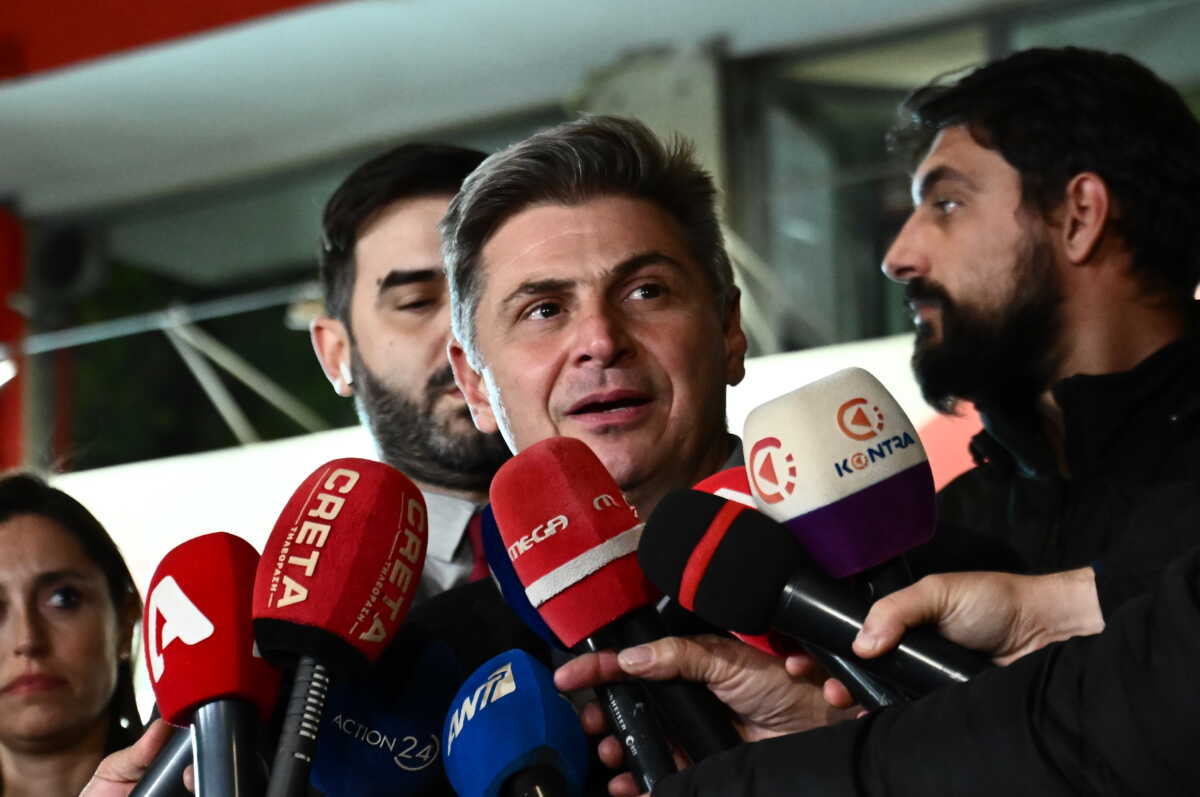 Στιγμιότυπο από τα γραφεία του ΣΥΡΙΖΑ - Προοδευτική Συμμαχία στην πλατεία Κουμουνδούρου στην Αθήνα, μετά το τέλος της ψηφοφορίας για την εκλογή του νέου πρόεδρου του κόμματος, με τους Απόστολο Γκλέτσο, Παύλο Πολάκη, Σωκράτη Φάμελλο και Νικόλα Φαραντούρη να είναι οι τέσσερις υποψήφιοι, Κυριακή 4 Νοεμβρίου 2024. 
(ΚΩΣΤΑΣ ΤΖΟΥΜΑΣ