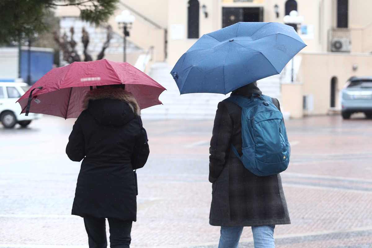 Βροχόπτωση και χαμηλές θερμοκρασίες στην Αγία Παρασκευή 30 Ιανουαρίου 2024. Η κακοκαιρία "Avgi" χτυπά την Αττική με χιονοπτώσεις σε ορεινές και ημιορεινές περιοχές και στα βόρεια σε περιοχές με χαμηλότερο υψόμετρο αλλά και με βροχοπ΄τωσεις και χαμηλές θερμοκρασίες.
(ΣΩΤΗΡΗΣ ΔΗΜΗΤΡΟΠΟΥΛΟΣ